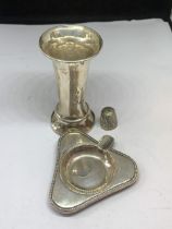 THREE ITEMS OF HALLMARKED SILVER TO INCLUDE AN ASHTRAY, VASE AND THIMBLE GROSS WEIGHT 57.2 GRAMS