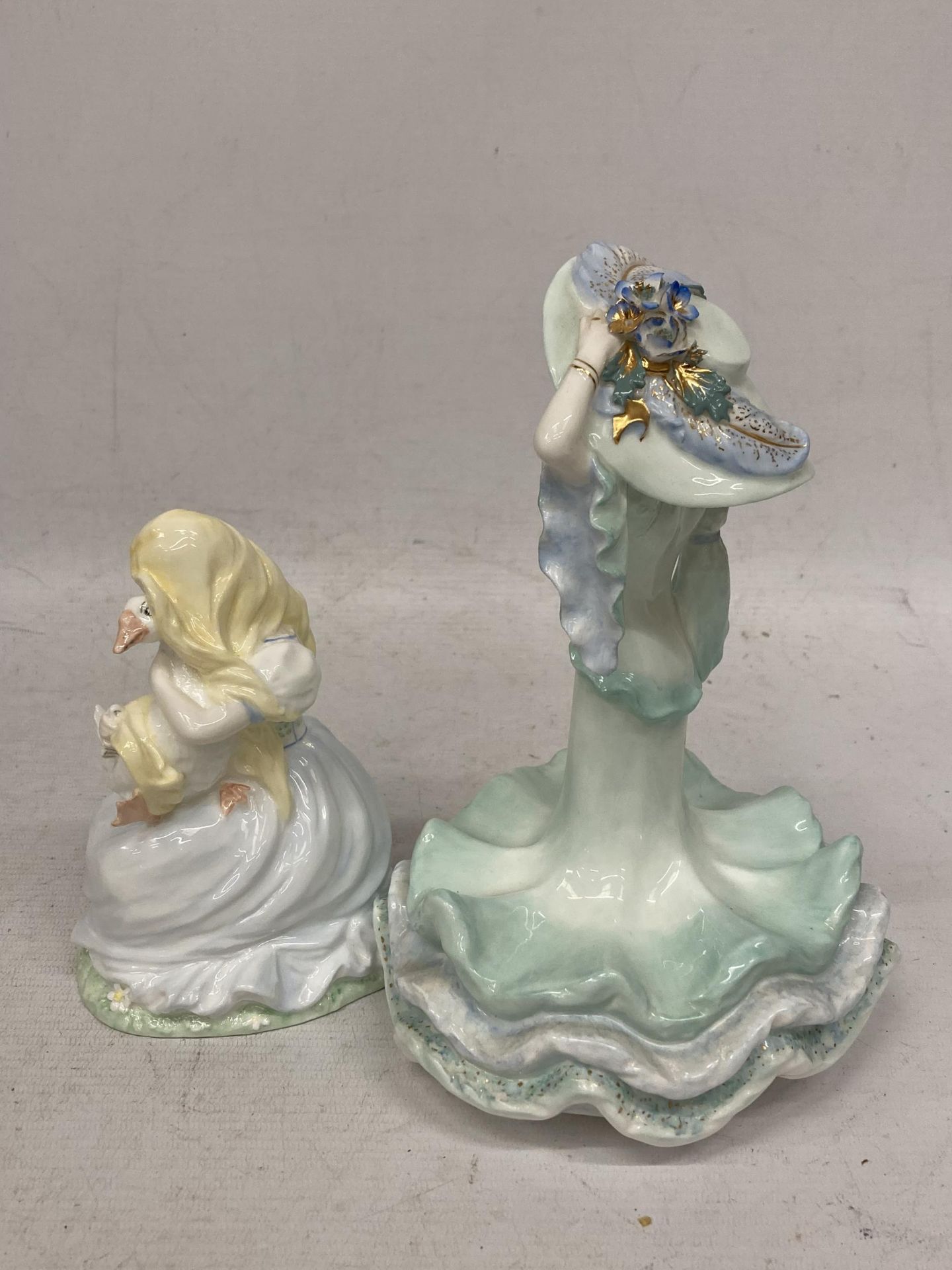 TWO LIMITED EDITION COALPORT FIGURES GOOSE GIRL AND LADY ASCOT - Bild 3 aus 5