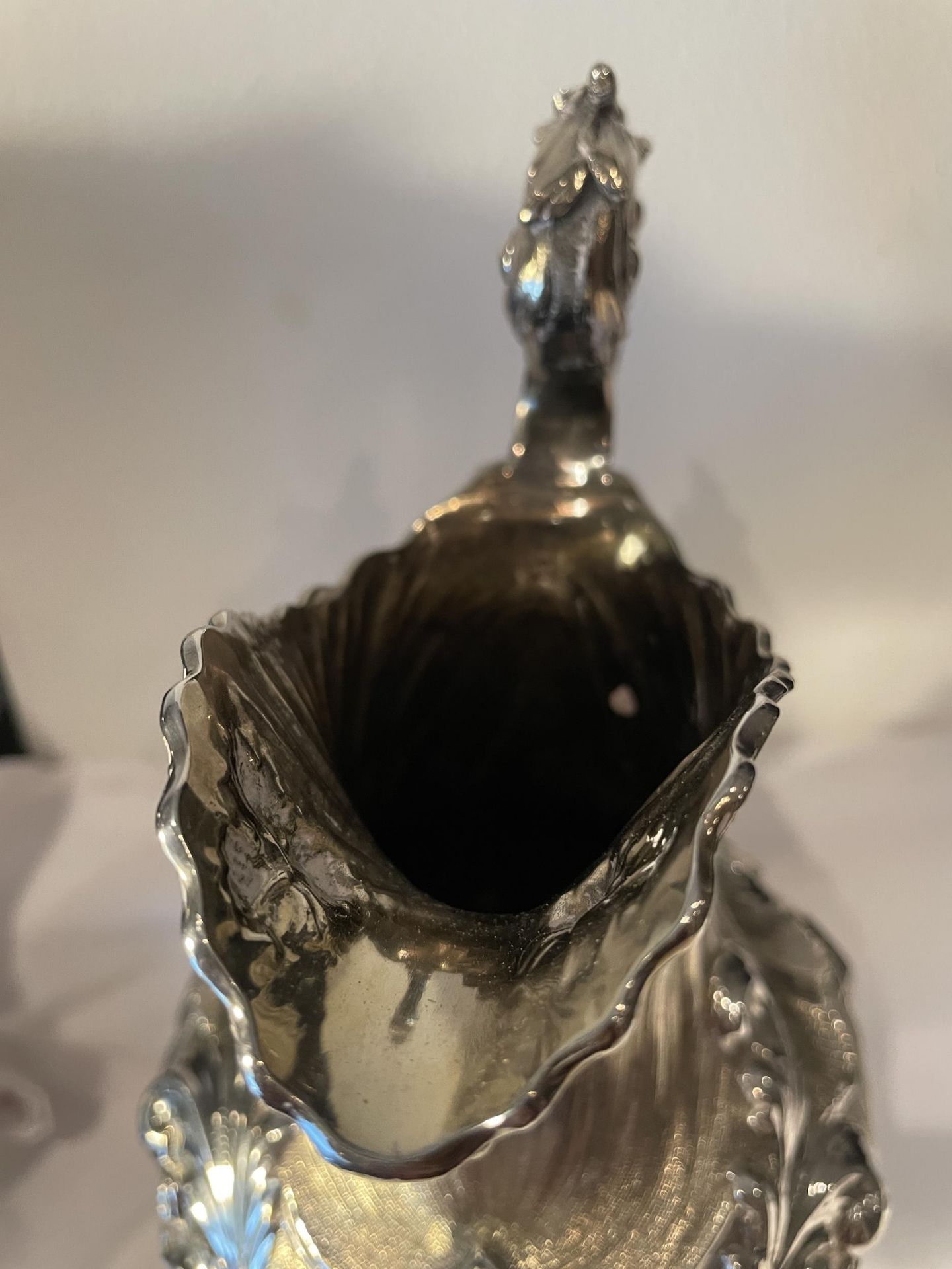 AN ORNATE 1830 HALLMARKED LONDON SILVER CLARET JUG, MAKER CHARLES FOX II GROSS WEIGHT 878 GRAMS - Image 11 of 18
