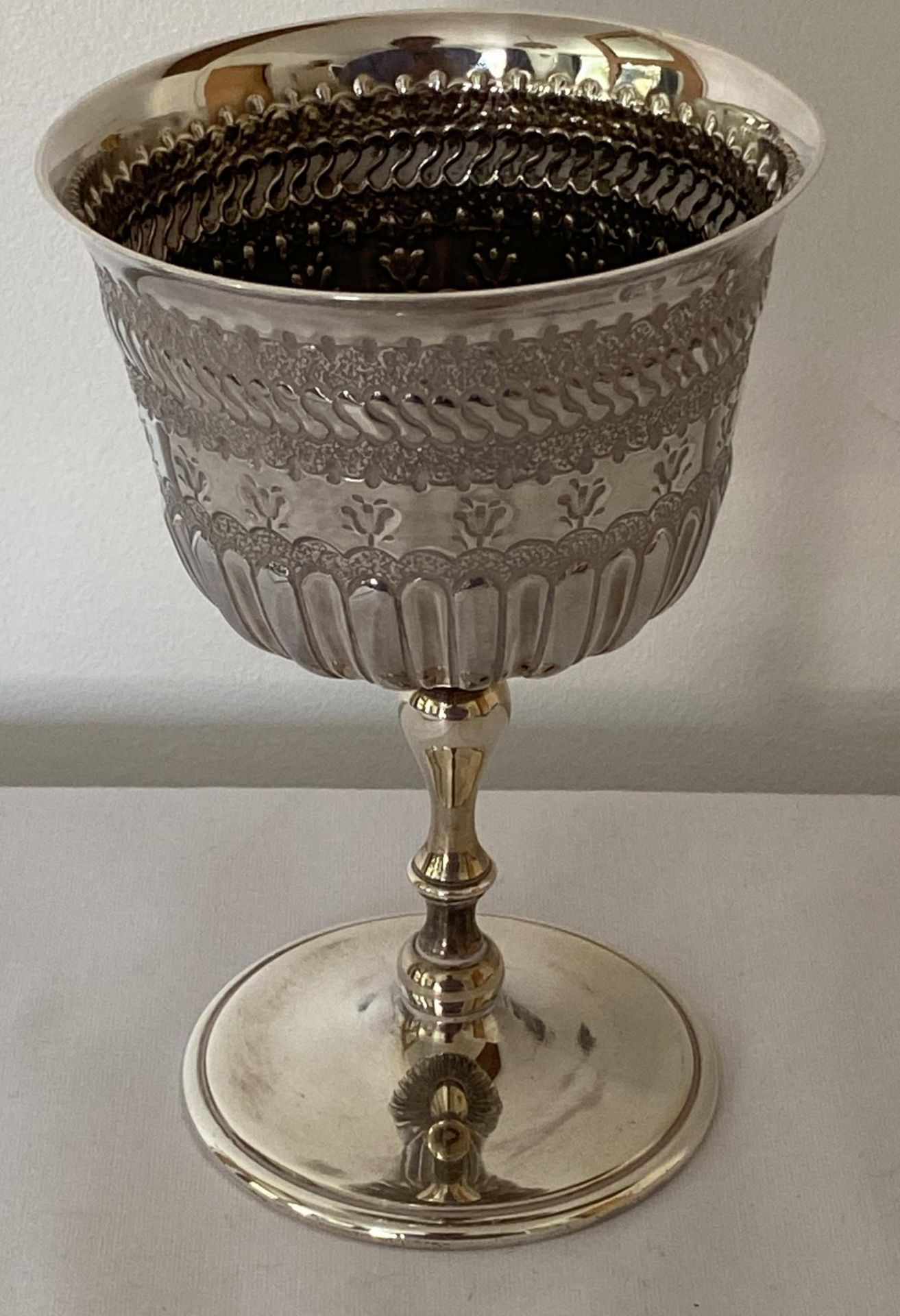 AN ELIZABETH II 1974 HALLMARKED BIRMINGHAM GOBLET CUP, MAKER J.C LTD, GROSS WEIGHT 266 GRAMS - Image 2 of 12