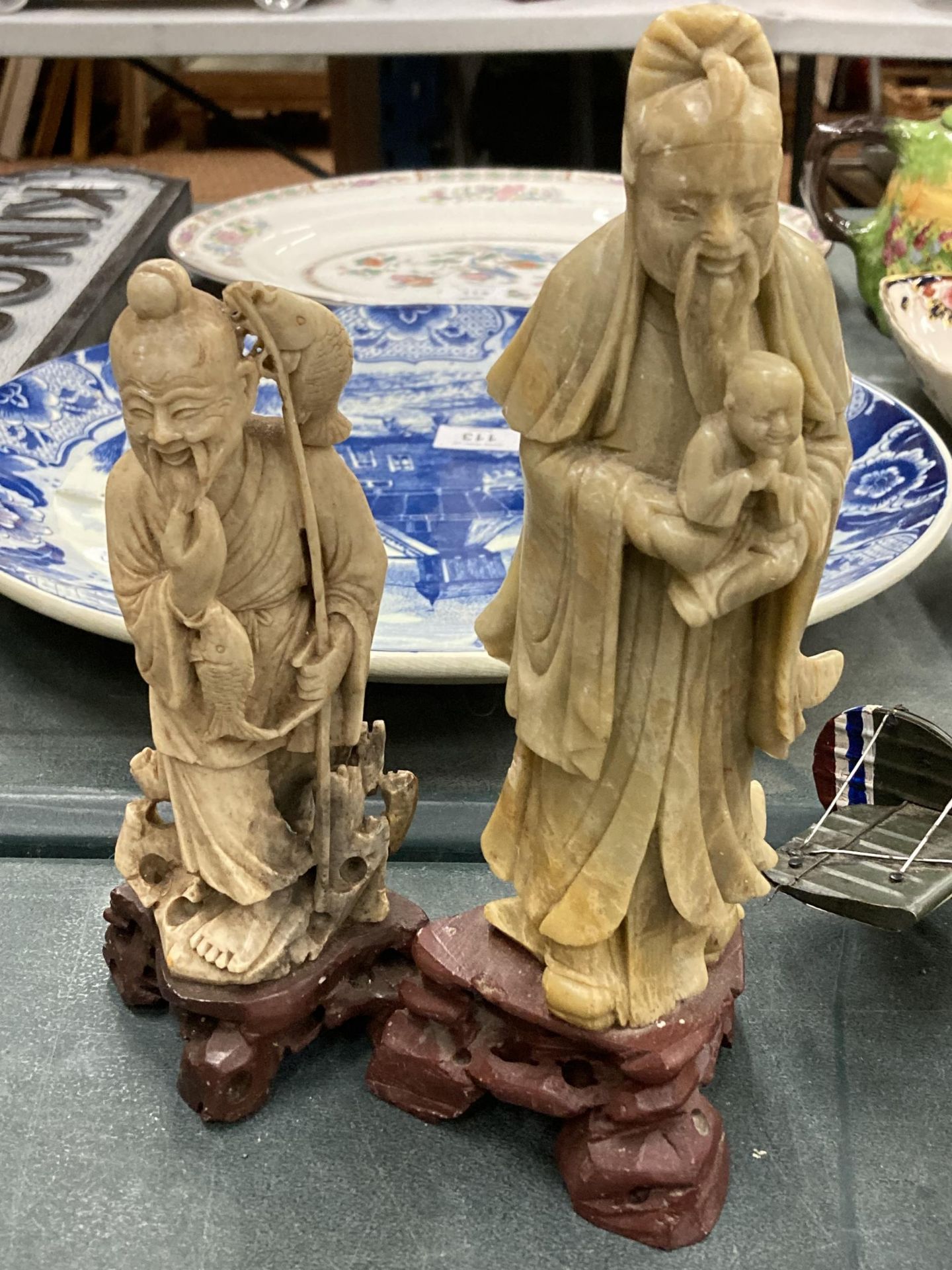 A PAIR OF CHINESE SOAPSTONE FIGURES ON WOODEN PLINTHS