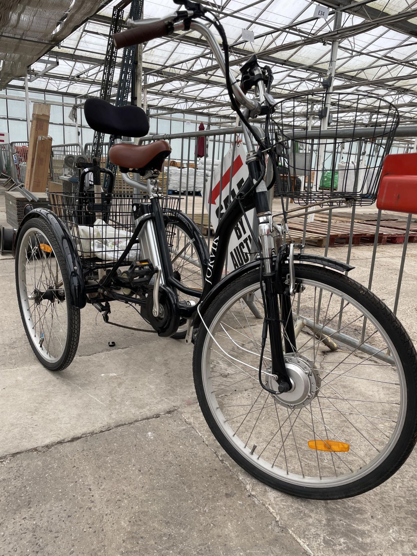 A JORVIK THREE WHEELED ELECTRIC BIKE COMPLETE WITH KEY AND CHARGER AND BELIEVED IN WORKING ORDER BUT - Bild 4 aus 7
