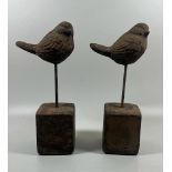 A PAIR OF DECORATIVE STONE BIRDS ON PLINTH BASES, HEIGHT 24 CM