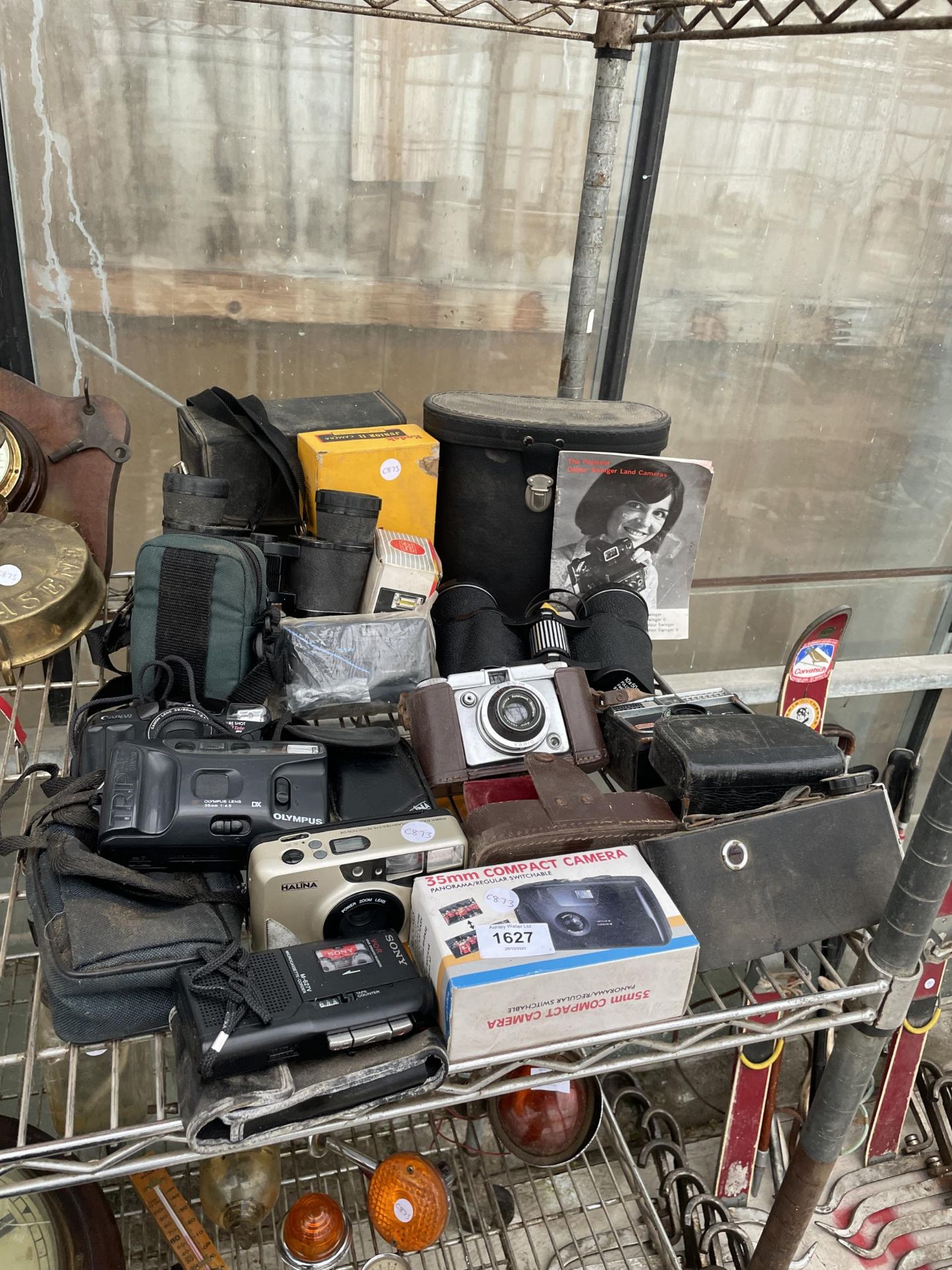 A LARGE ASSORTMENT OF CAMERA EQUIPMENT TO INLCUDE CAMERAS AND BINOCULARS ETC