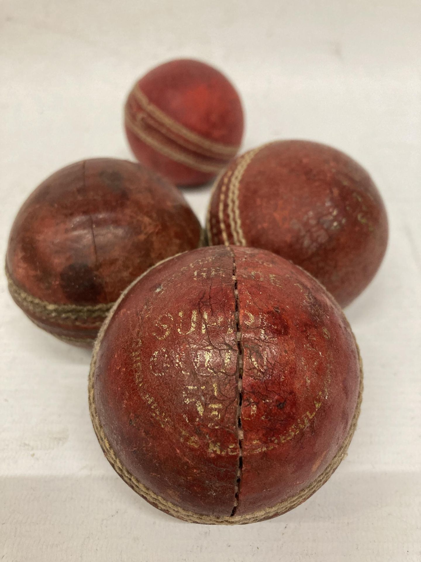 A COLLECTION OF VINTAGE SPORTING ITEMS, SPALDING RUGBY BALL, CRICKET BALLS AND A TAMBORINE - Image 5 of 5