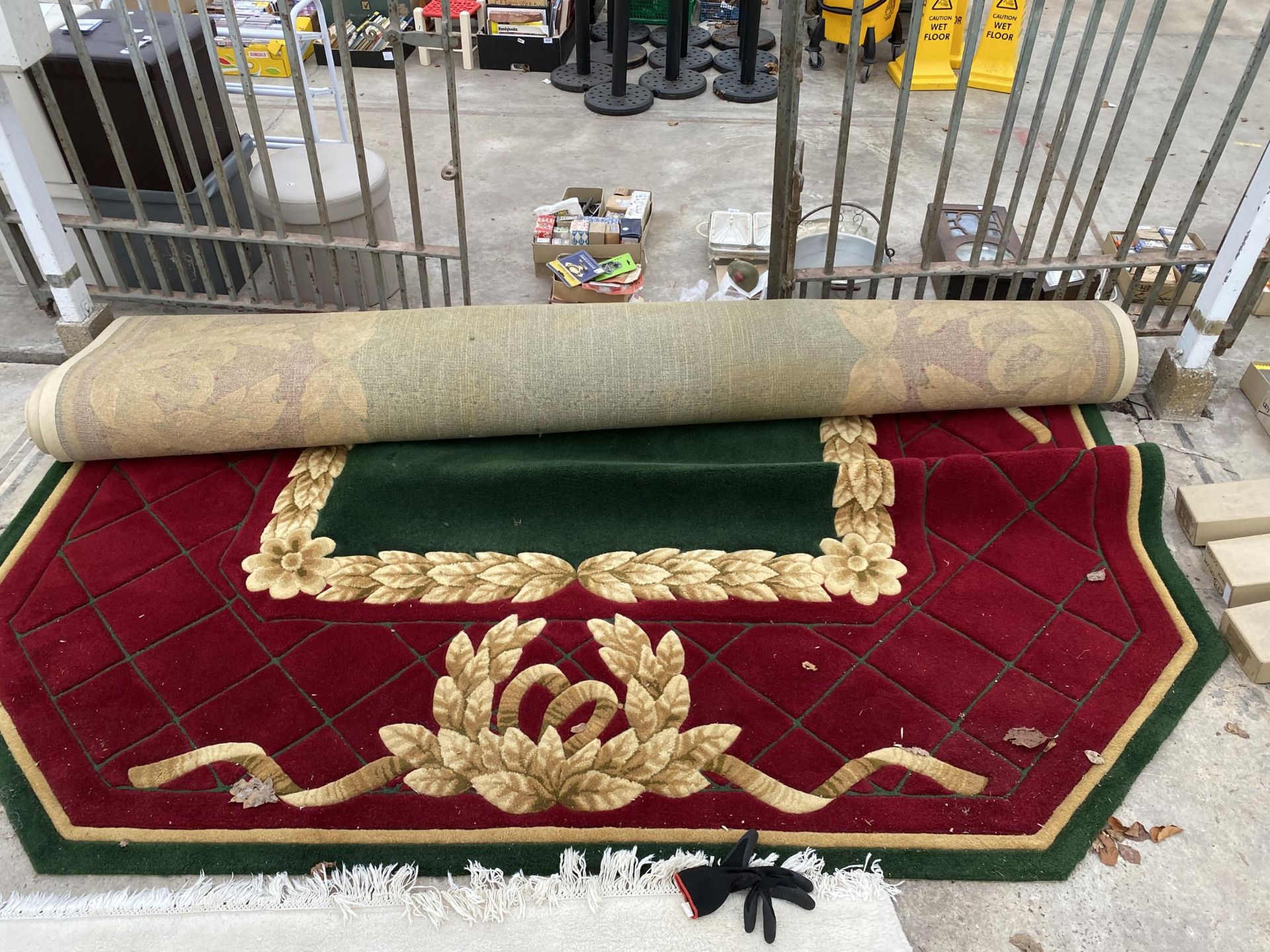 A LARGE OCTAGONAL GREEN, RED AND GOLD 200 OUNCE PURE WOOL RUG, - 423 CM X 271 CM (COST £5000 FROM