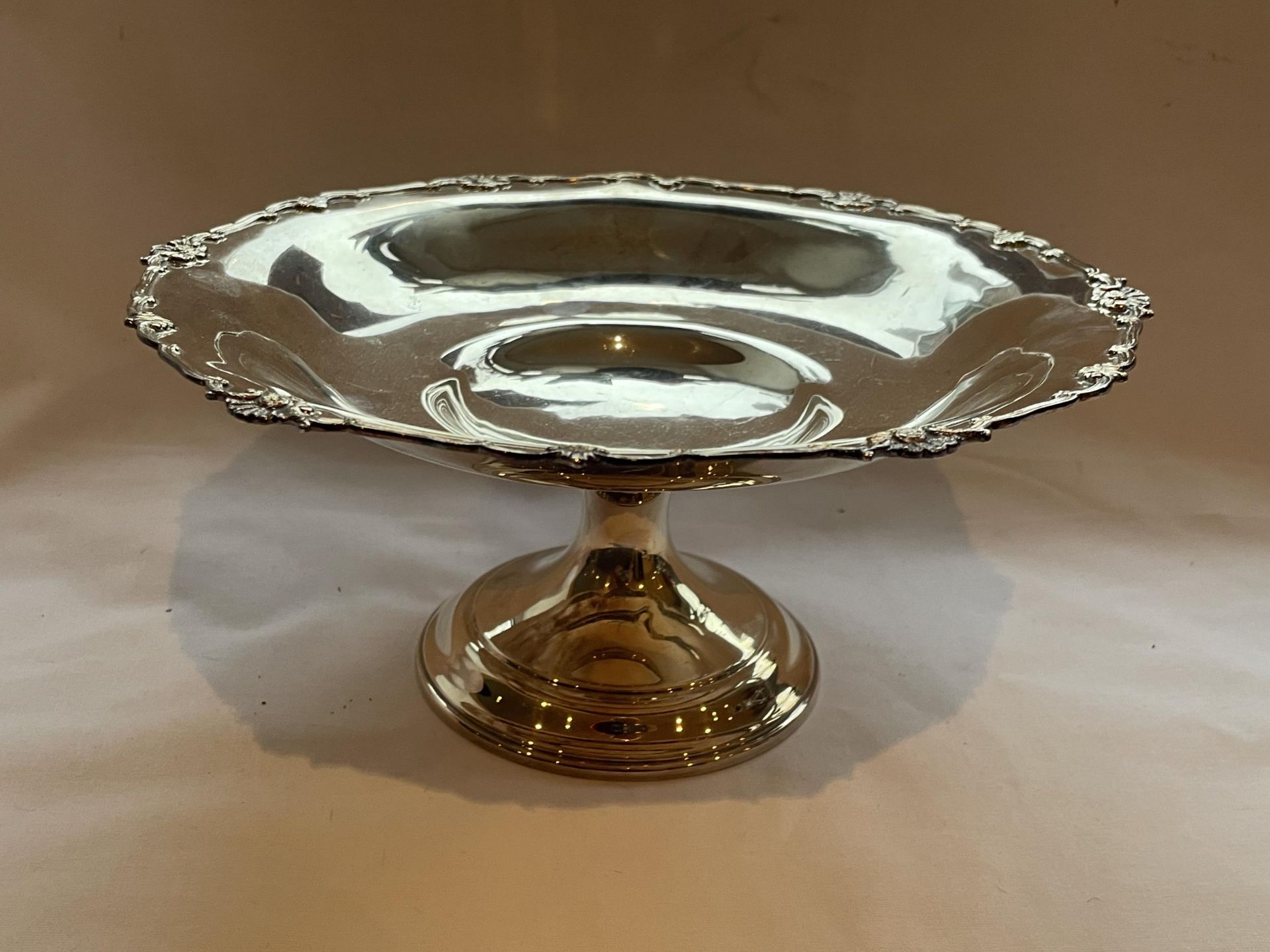 A GEORGE V 1925 HALLMARKED BIRMINGHAM SILVER PEDESTAL BOWL, MAKER WALKER & HALL, GROSS WEIGHT 325 - Bild 2 aus 18