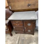 A MID 20TH CENTURY FOLD STORAGE CUPBOARD WITH METALWARE VENTS AND WORK TOP, 32" WIDE