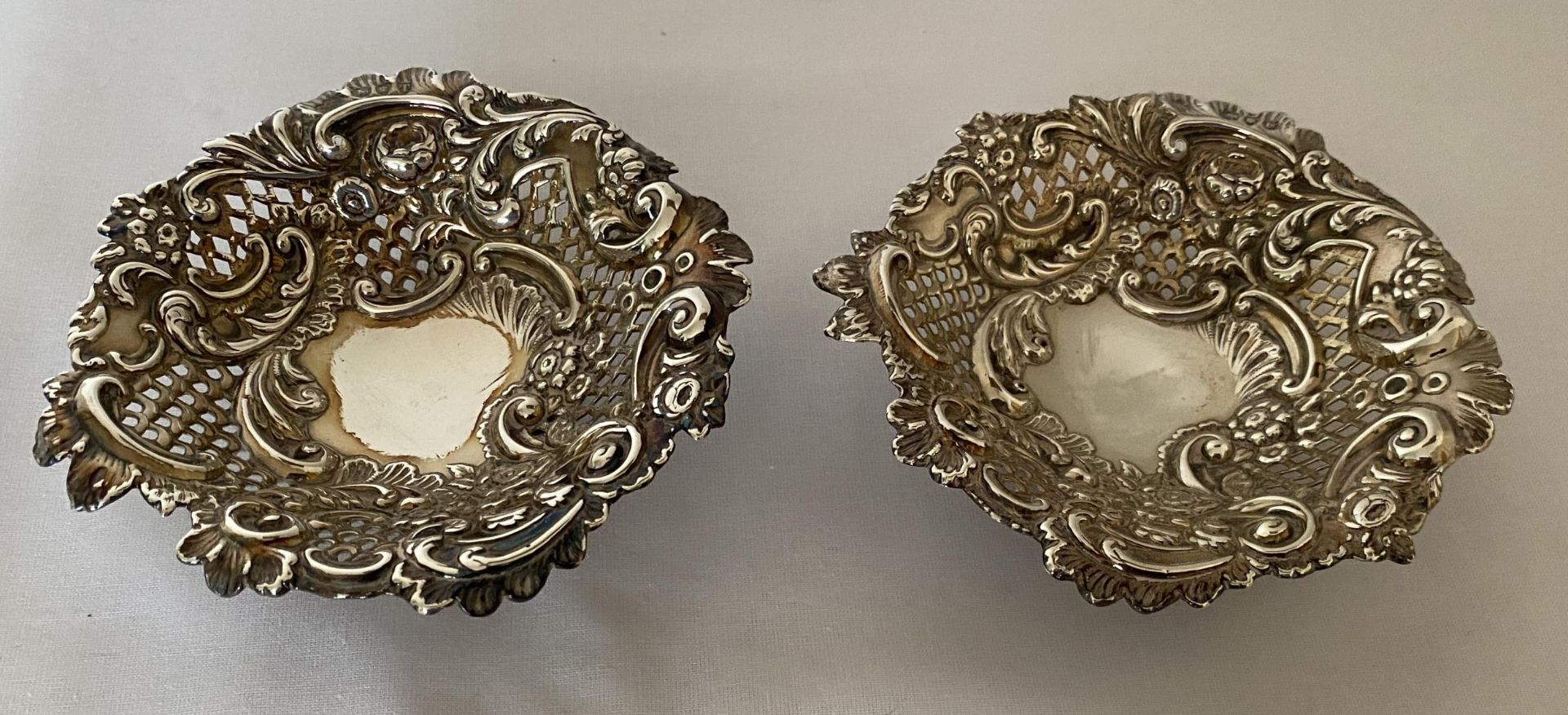 A PAIR OF VICTORIAN 1895 HALLMARKED LONDON SILVER PIERCED BON BON DISHES, MAKER HORACE WOODWARD & CO - Image 2 of 18