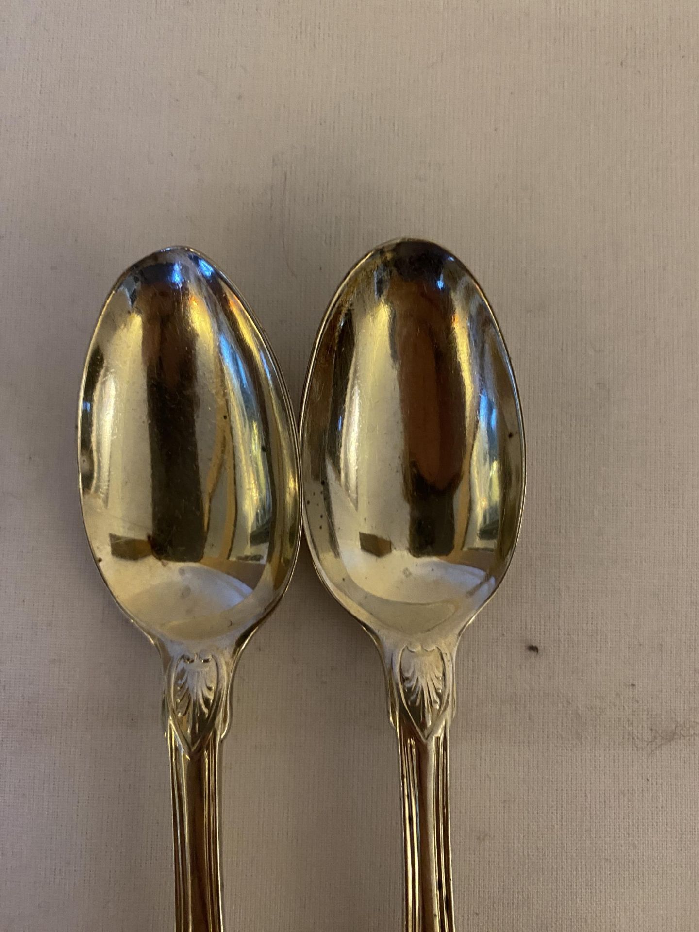 A PAIR OF WILLIAM IV 1832 HALLMARKED LONDON SILVER TEASPOONS, MAKER W.F, POSSIBLY WILLIAM - Image 8 of 18