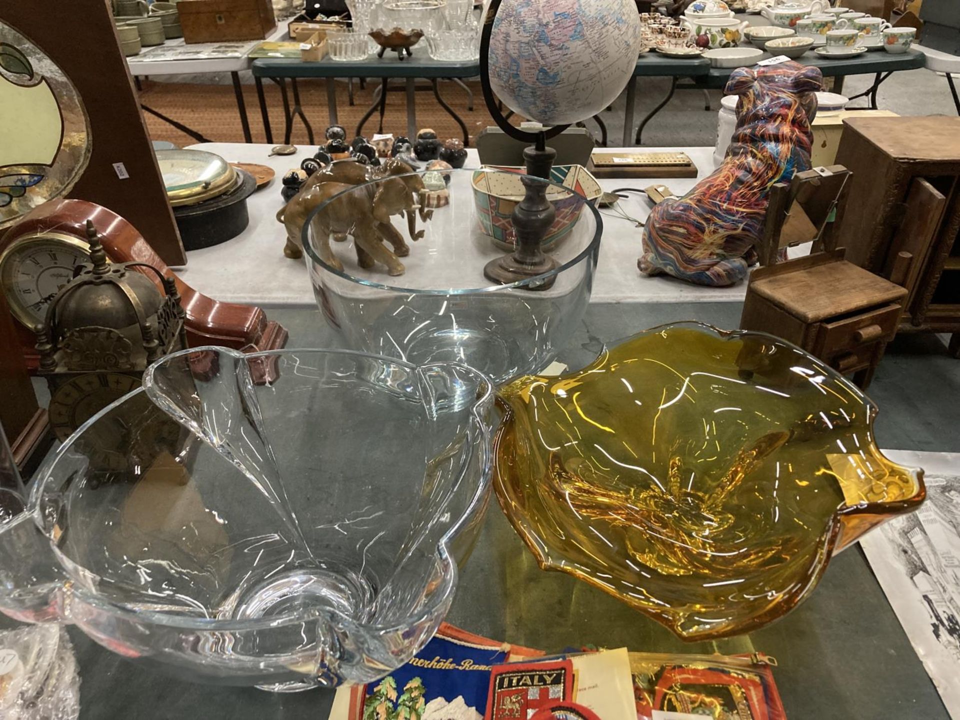 THREE LARGE HEAVY STUDIO GLASS BOWLS TO INCLUDE AN AMBER ONE - ONE WITH A CHIP TO THE RIM