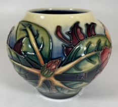 A MOORCROFT POTTERY 'SIMEON' PATTERN 1999 FLORAL VASE, HEIGHT 11CM (SECONDS)