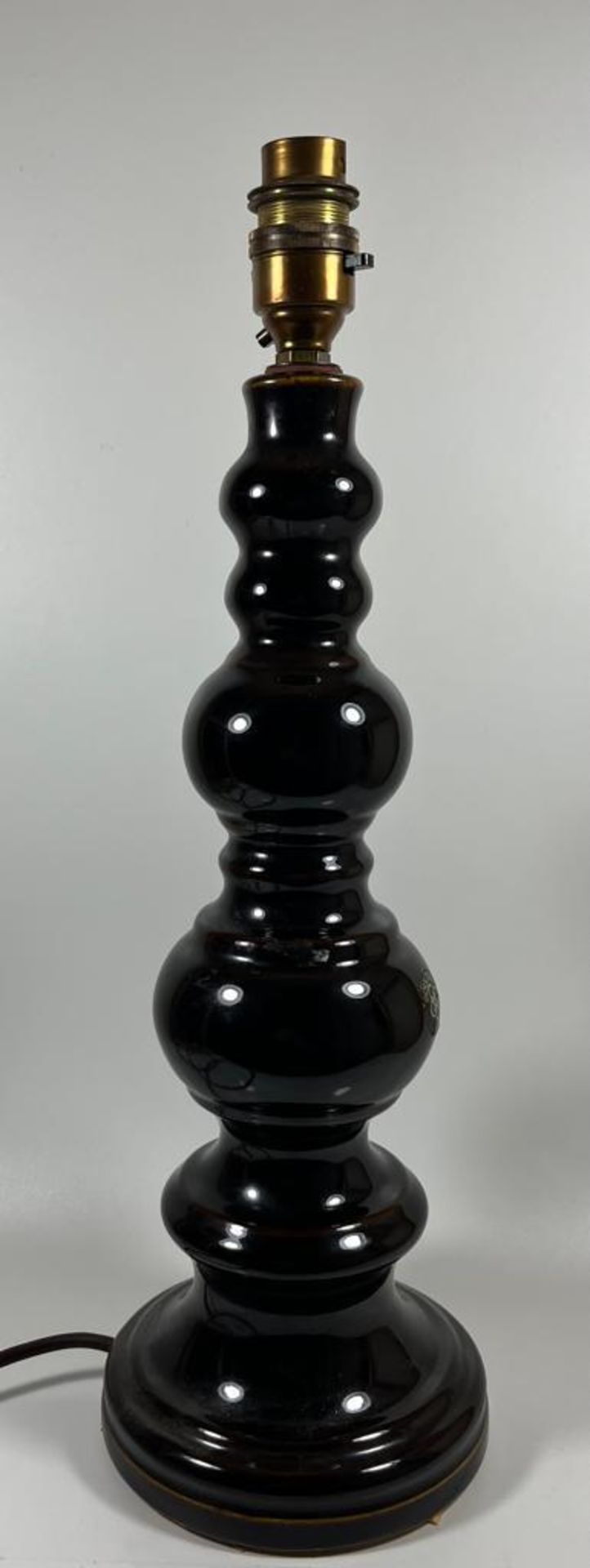 A ROYAL DOULTON CHESNUT BROWN 'HOOPS' HOOPED DESIGN TABLE LAMP, HEIGHT 41 CM - Image 2 of 4
