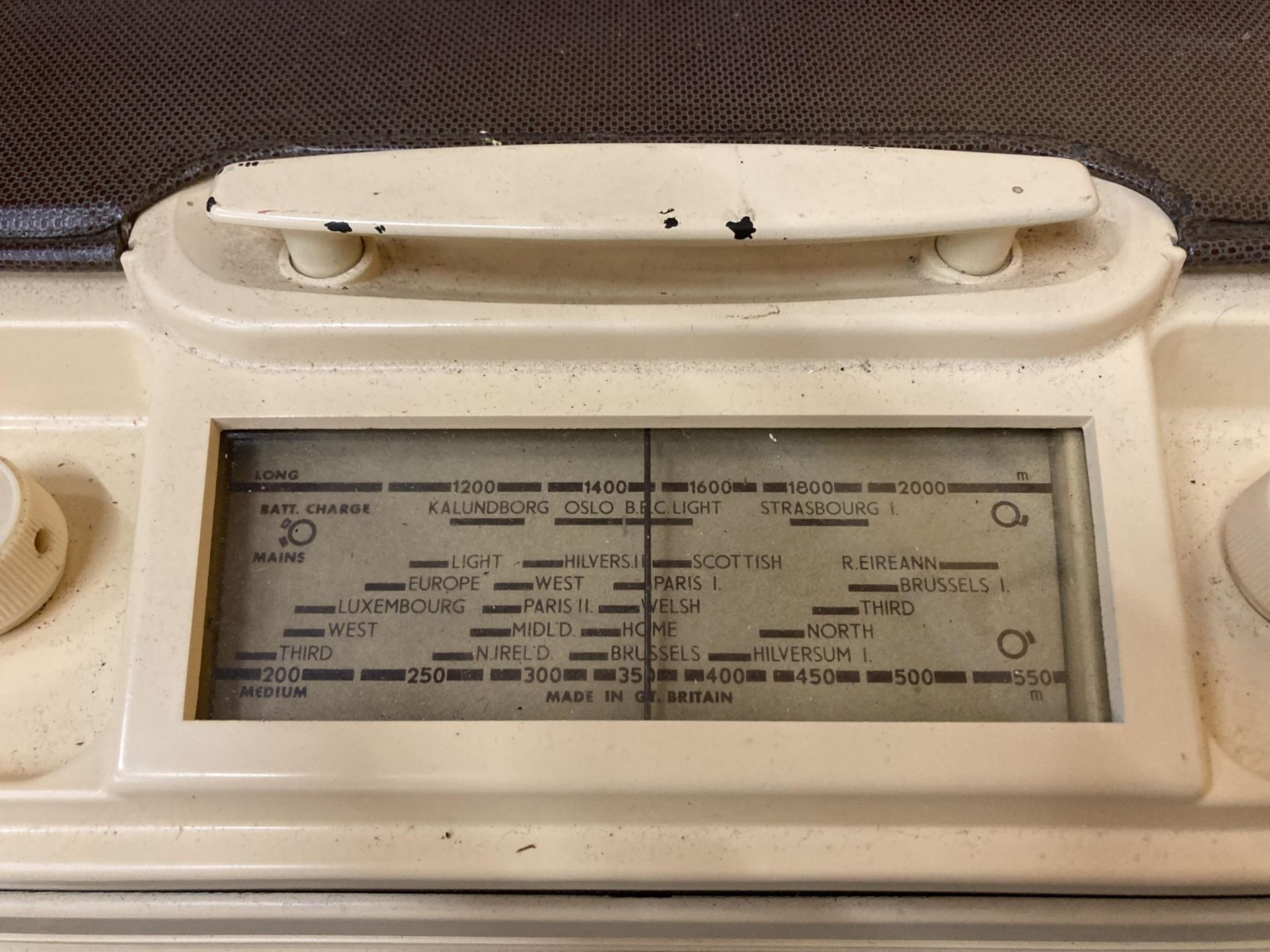 A VINTAGE PHILIPS RADIO - Image 2 of 4