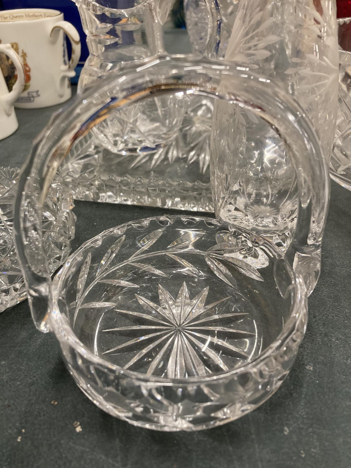 A COLLECTION OF CUT GLASS ITEMS - DECANTERS, BOWLS ETC - Image 5 of 5