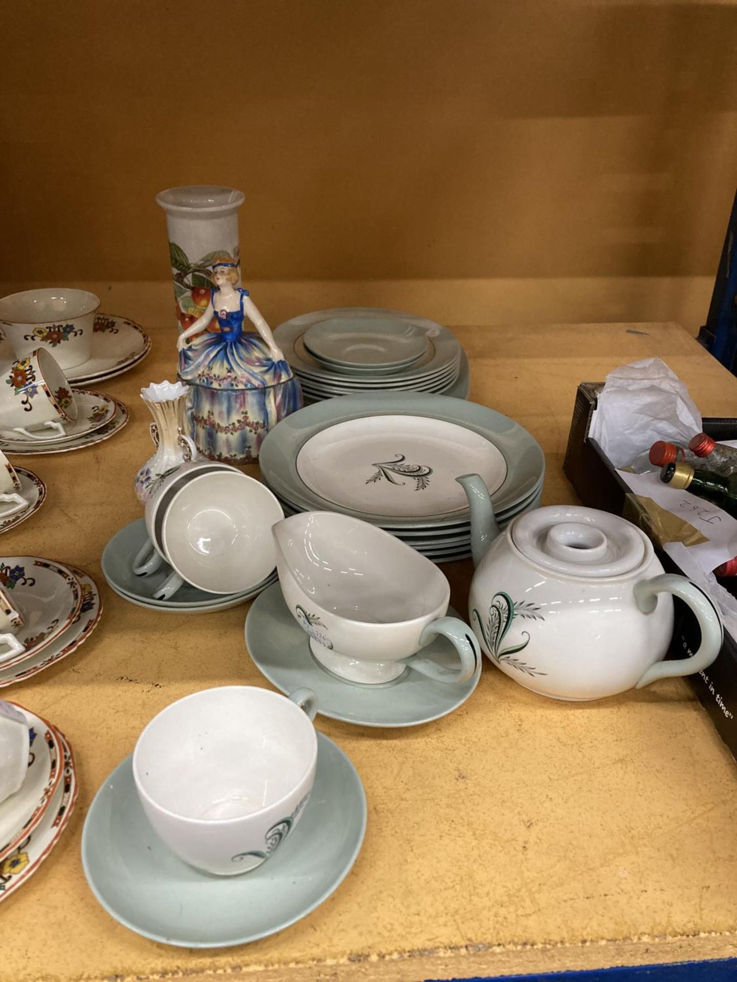 A QUANTITY OF COPELAND SPODE 'OLYMPUS' TO INCLUDE PLATES, A TEAPOT, CUPS, SAUCERS AND SAUCE BOAT