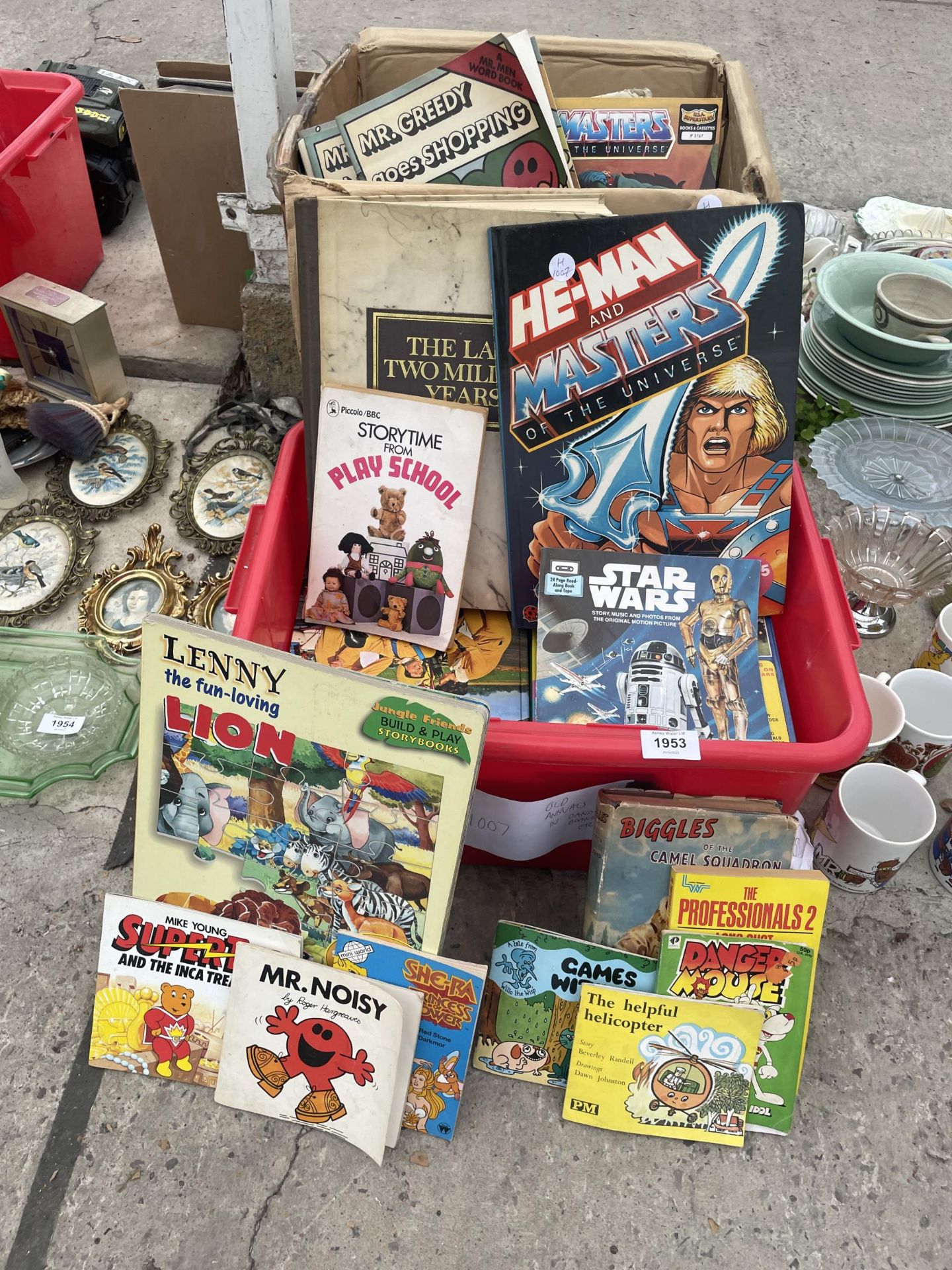 AN ASSORTMENT OF RETRO CHILDRENS BOOKS AND ANNUALS ETC
