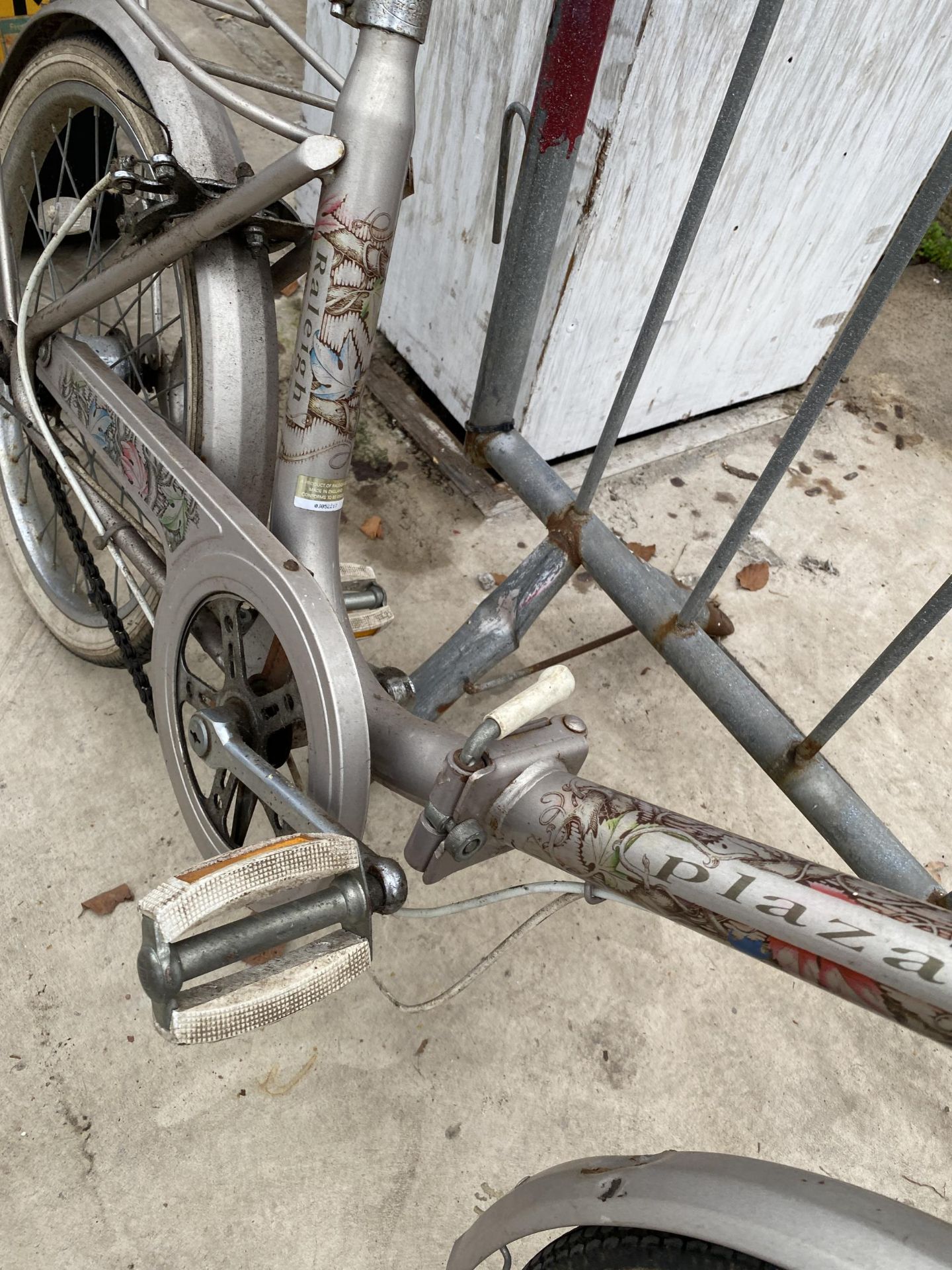 A RETRO RALEIGH PLAZA LADIES FOLDING BIKE - Image 4 of 4