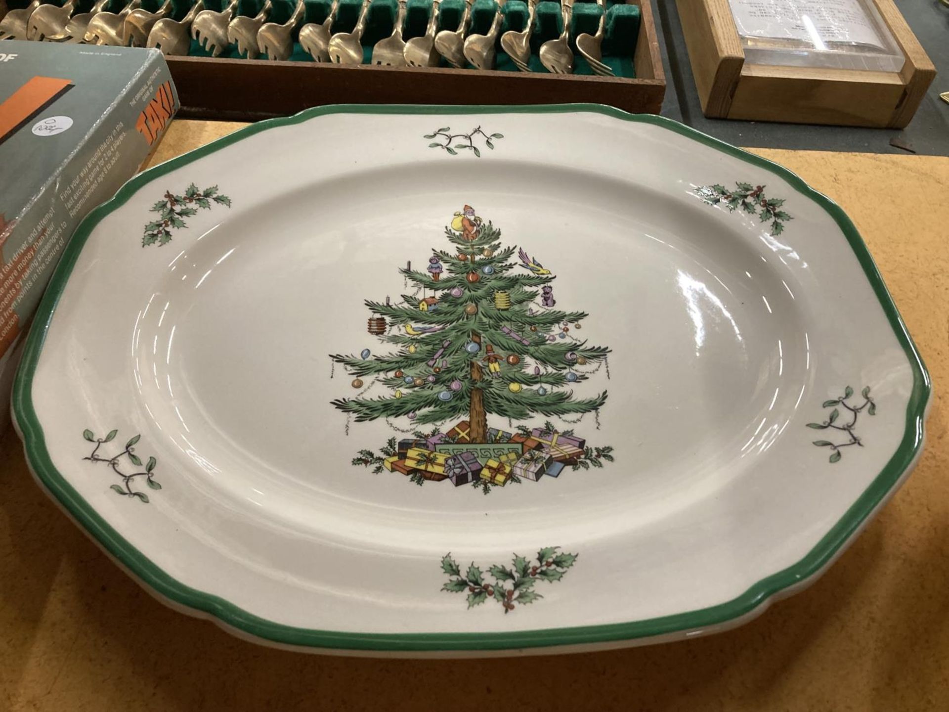 A LARGE SPODE 'CHRISTMAS TIME' PLATTER, SERVING TUREENS, SERVING PLATE, ETC - Image 2 of 6