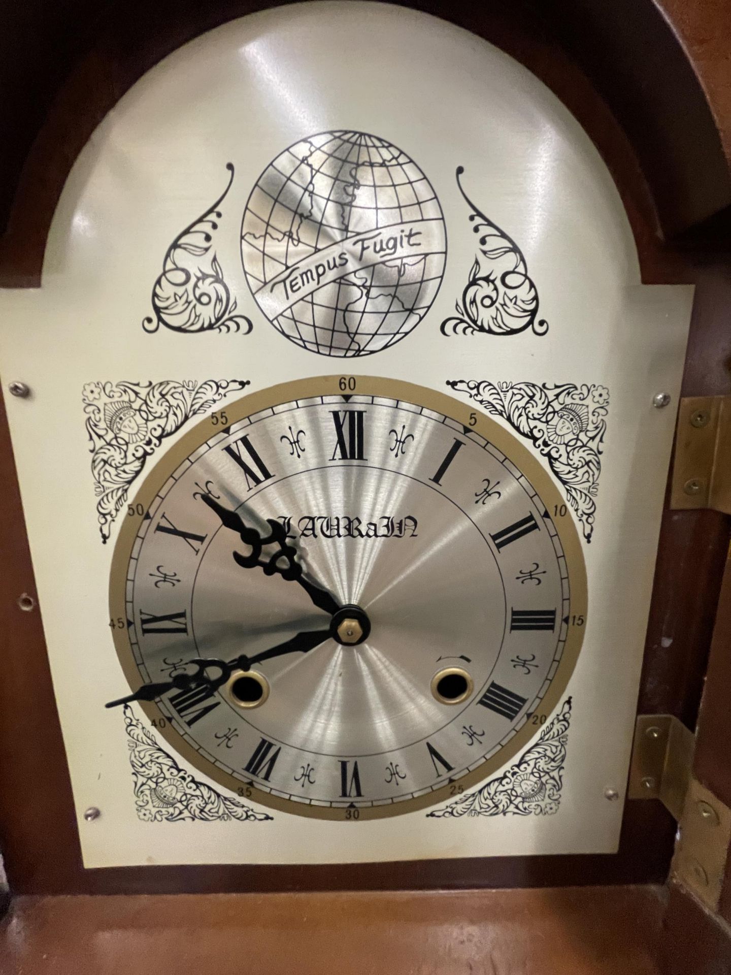 A VINTAGE WOODEN CASED TEMPUS FUGIT GRANDFATHER CLOCK - Image 3 of 5