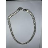 A HEAVY MARKED SILVER FLAT LINK NECKLACE LENGTH 56CM WEIGHT 92.9 GRAMS