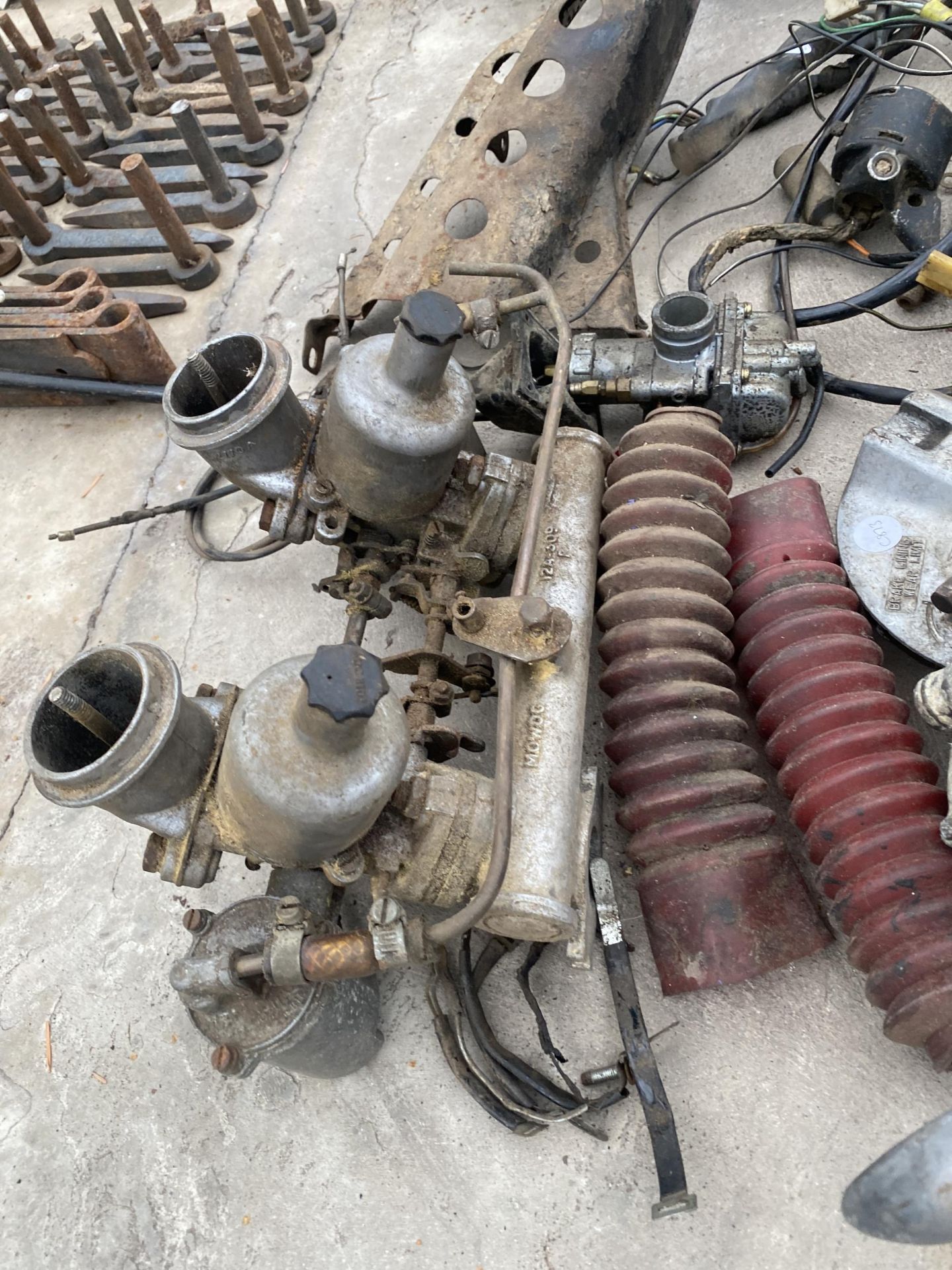 AN ASSORTMENT OF VEHICLE SPARES TO INCLUDE TWIN SU CARBURETORS, GUARDS AND PUMPS ETC - Image 2 of 2