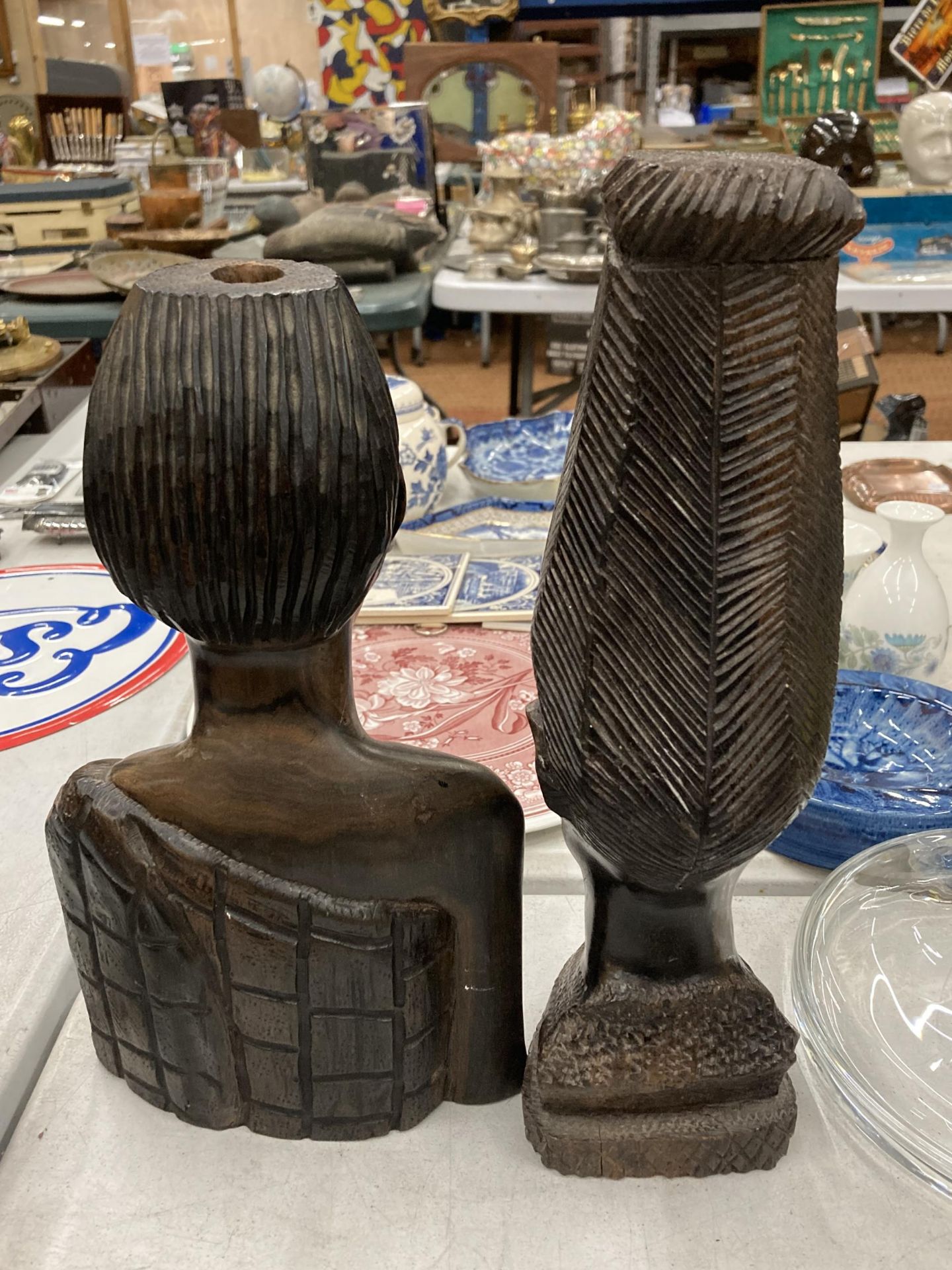 A PAIR OF AFRICAN TRIBAL WOODEN BUSTS - Image 3 of 3