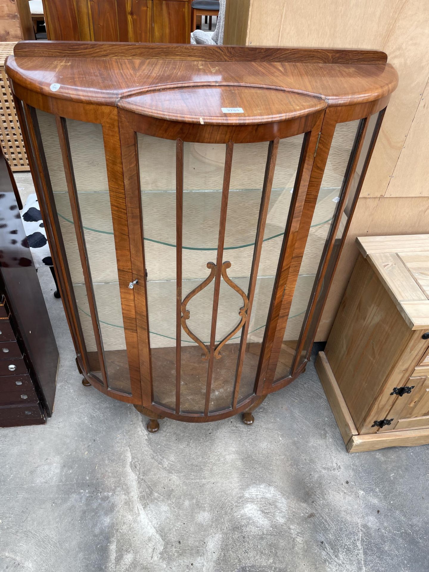 A MID 20TH CENTURY BOWFRONTED CHINA CABINET ON CABRIOLE LEGS, 36" WIDE