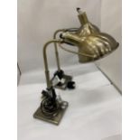 A PAIR OF BRASS TABLE LAMPS, HEIGHT 35CM