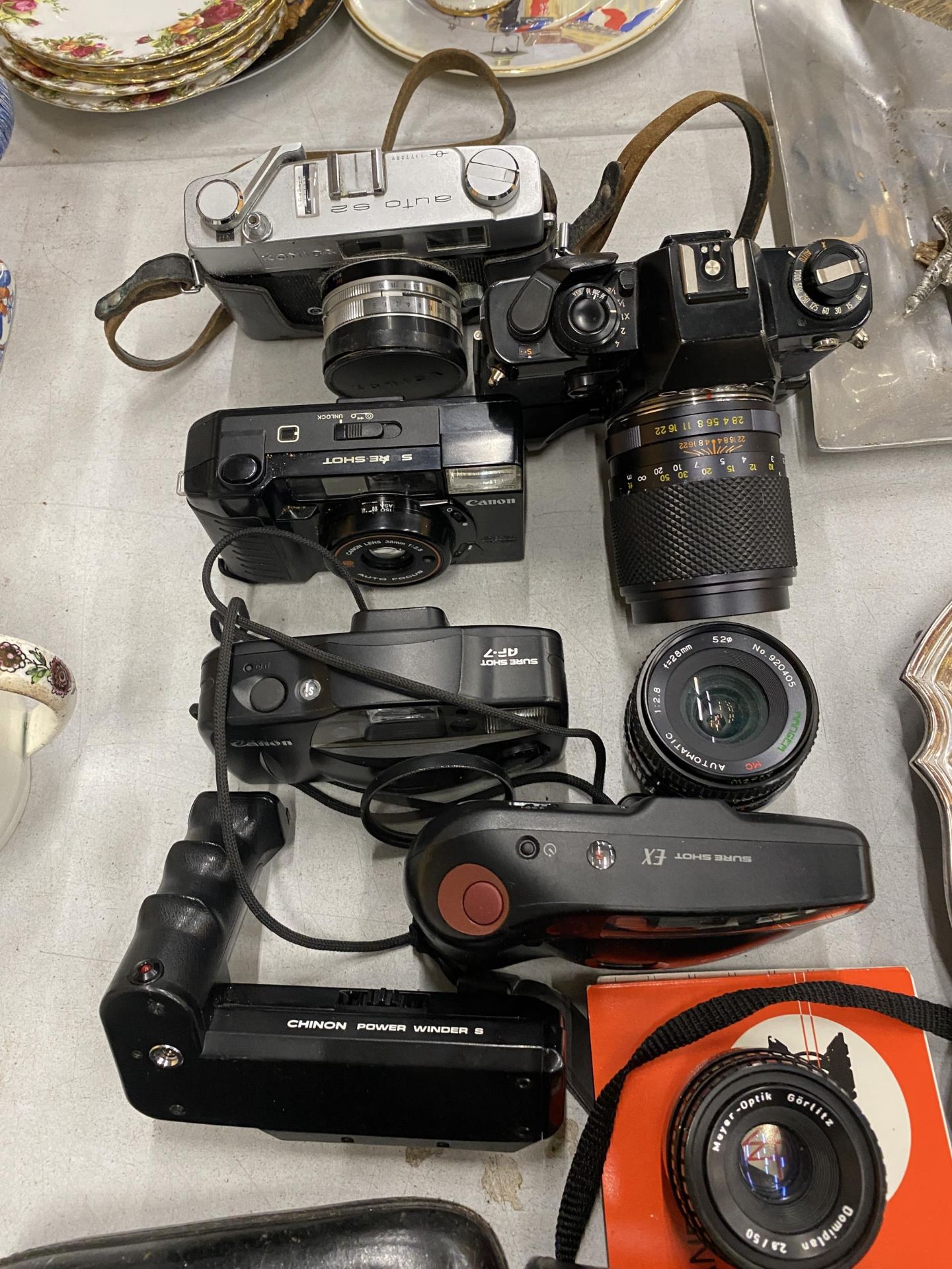 A QUANTITY OF VINTAGE CAMERAS TO INCLUDE A KONICA AUTO S2, CONTAX, THREE CANON SURE SHOTS, CAMERA - Bild 3 aus 3