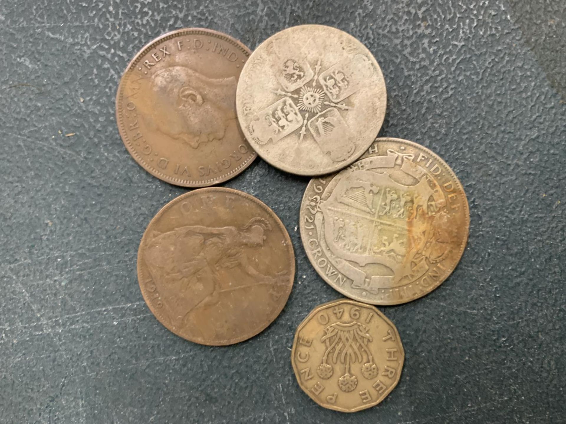 A COLLECTION OF PRE-DECIMAL COINS TO INCLUDE SOME SILVER - Bild 3 aus 4