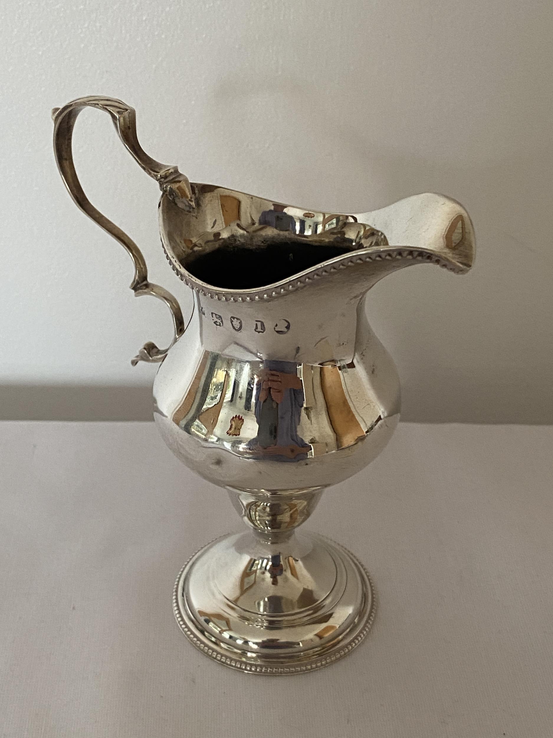 A GEORGE III 1786 HALLMARKED LONDON SILVER CREAM JUG, MAKER POSSIBLY G.W, 13CM TALL, GROSS WEIGHT 92 - Image 6 of 15