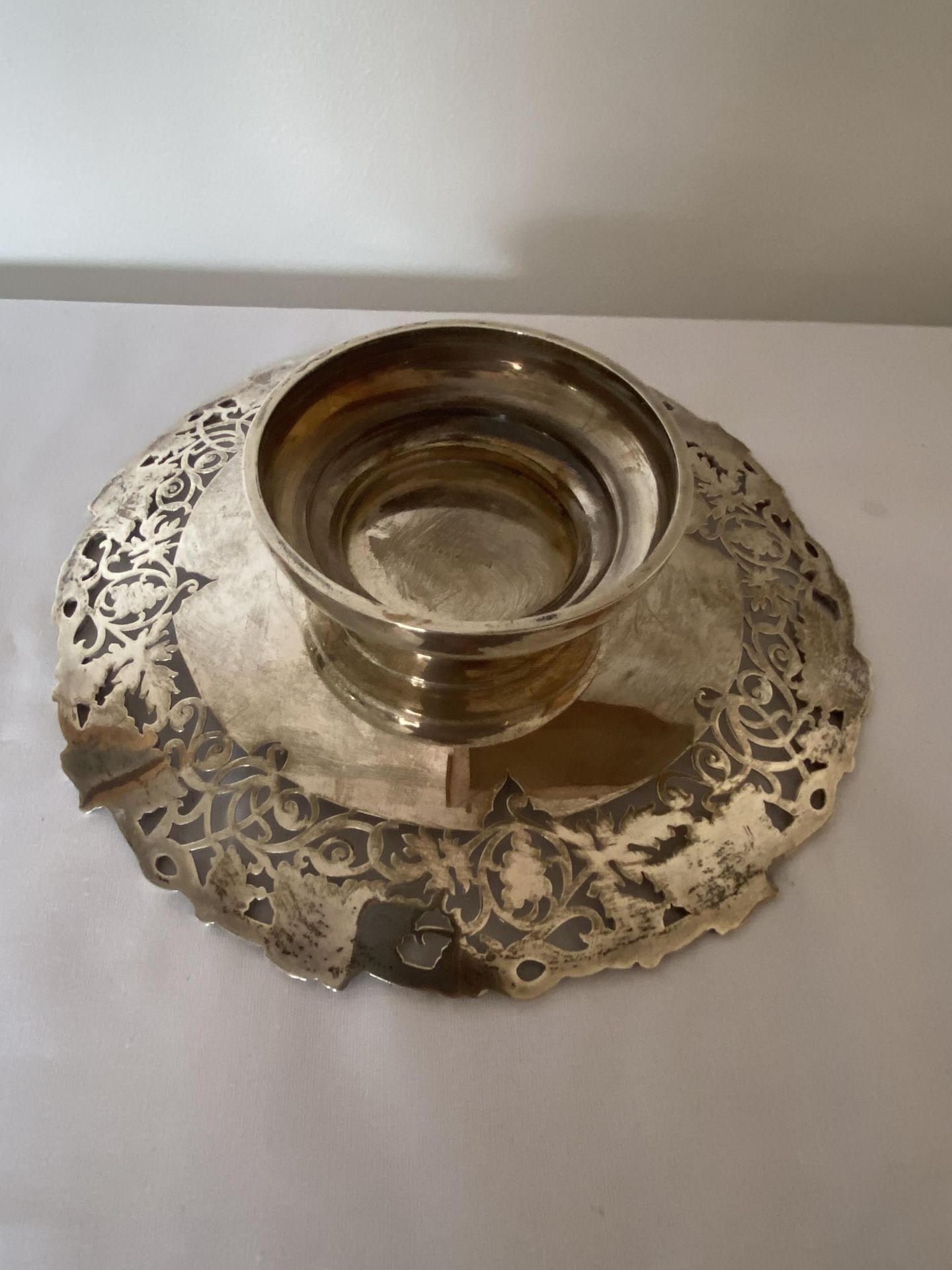 AN ELIZABETH II 1958 HALLMARKED SHEFFIELD SILVER PEDESTAL DISH WITH PIERCED FOLIATE DESIGN, MAKER - Image 11 of 18