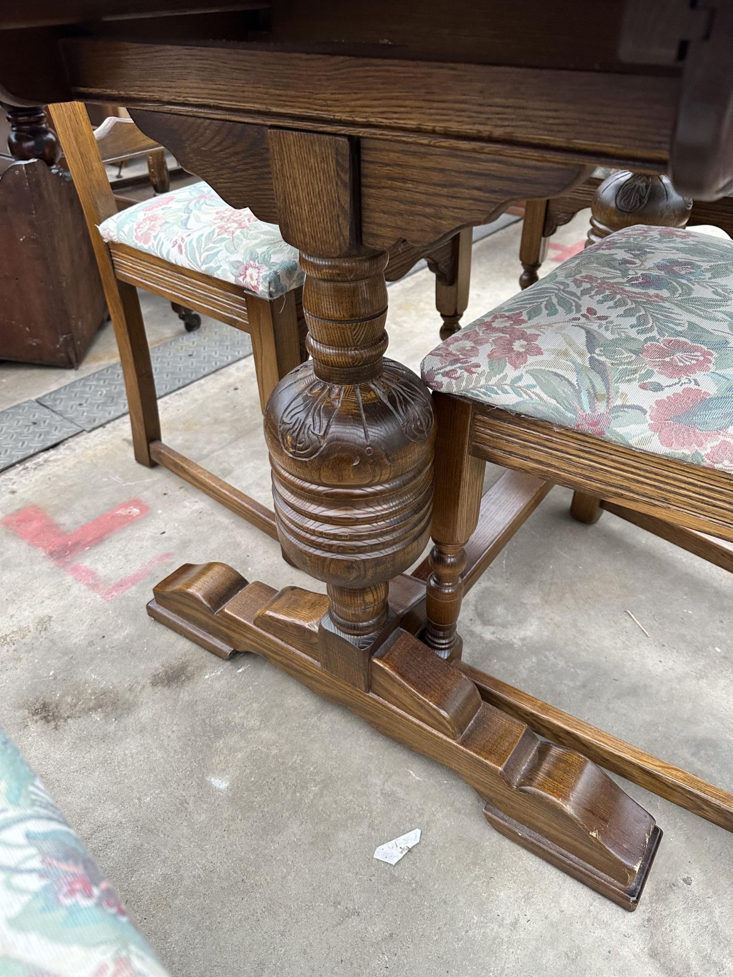 AN OAK OLD CHARM STYLE EXTENDING DINING TABLE, 50 X 32" (LEAF 15") AND FOUR LADDERBACK DINING CHAIRS - Image 3 of 5