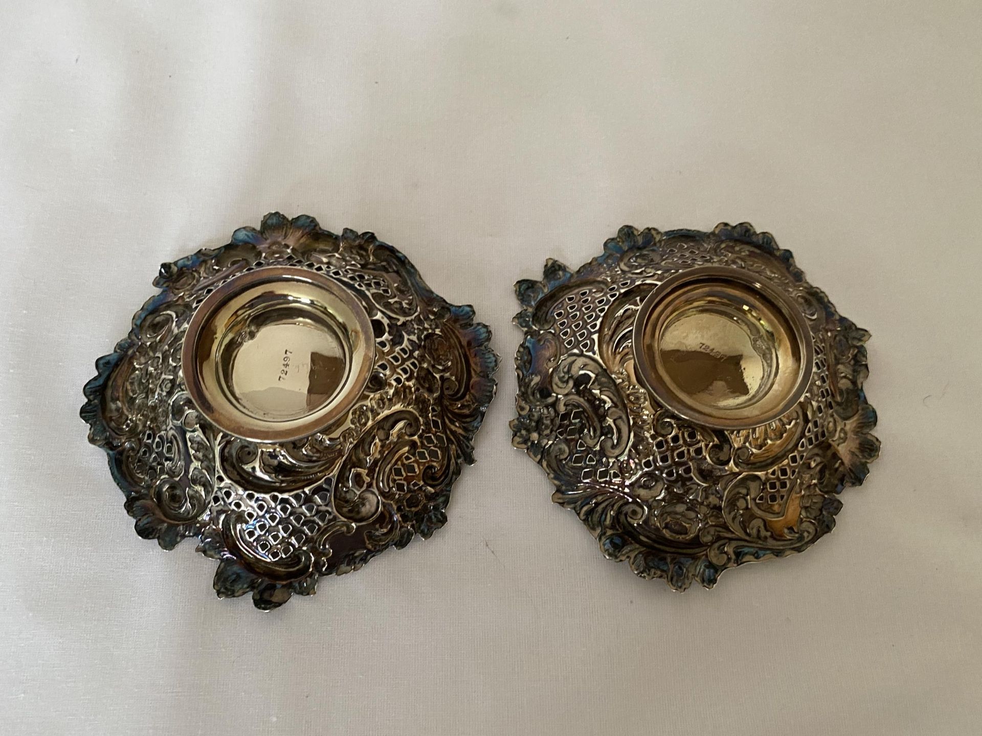 A PAIR OF VICTORIAN 1895 HALLMARKED LONDON SILVER PIERCED BON BON DISHES, MAKER HORACE WOODWARD & CO - Image 10 of 18