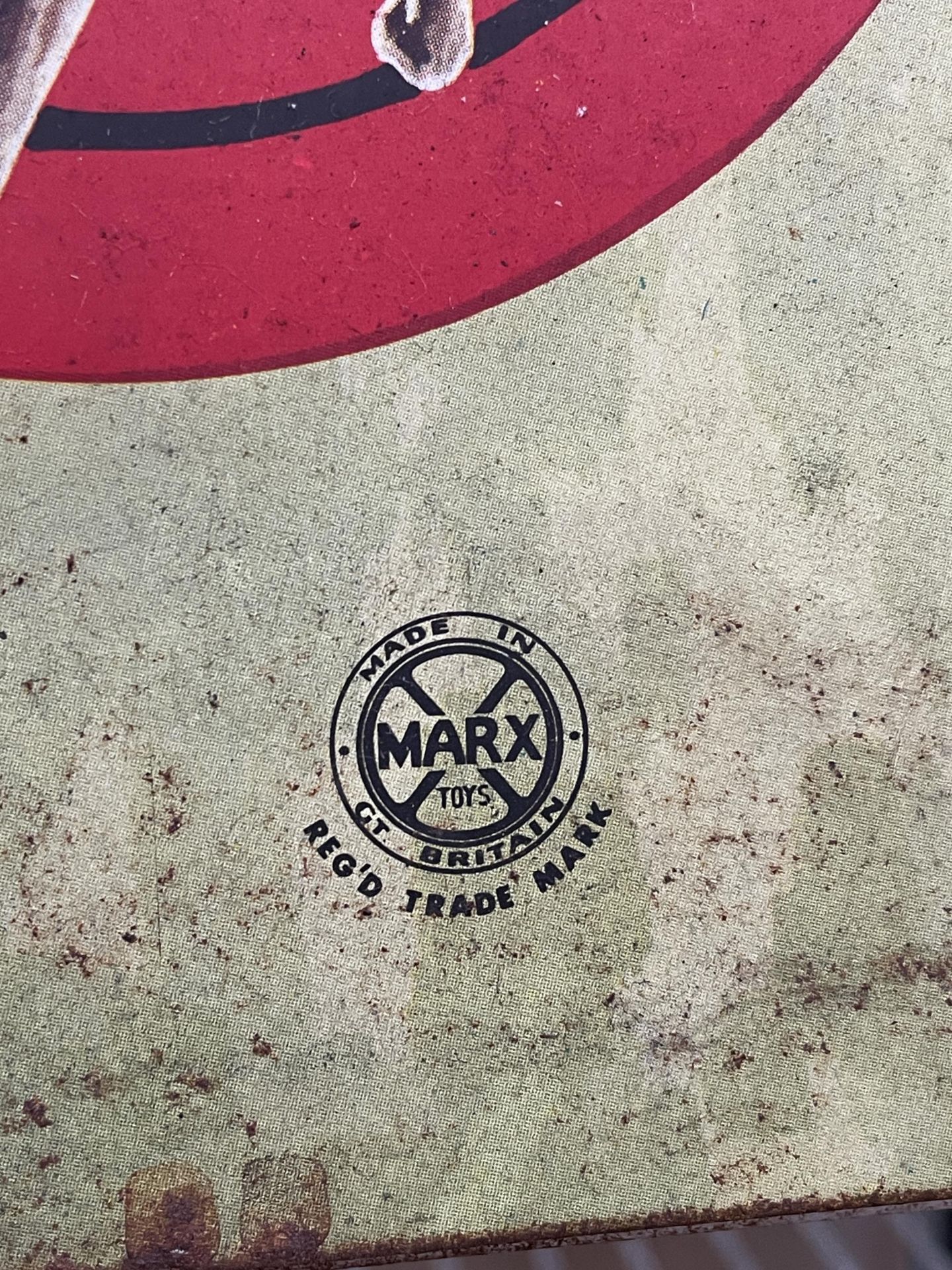 A VINTAGE 'MARX TARGETLAND' DART TARGET - Image 4 of 4