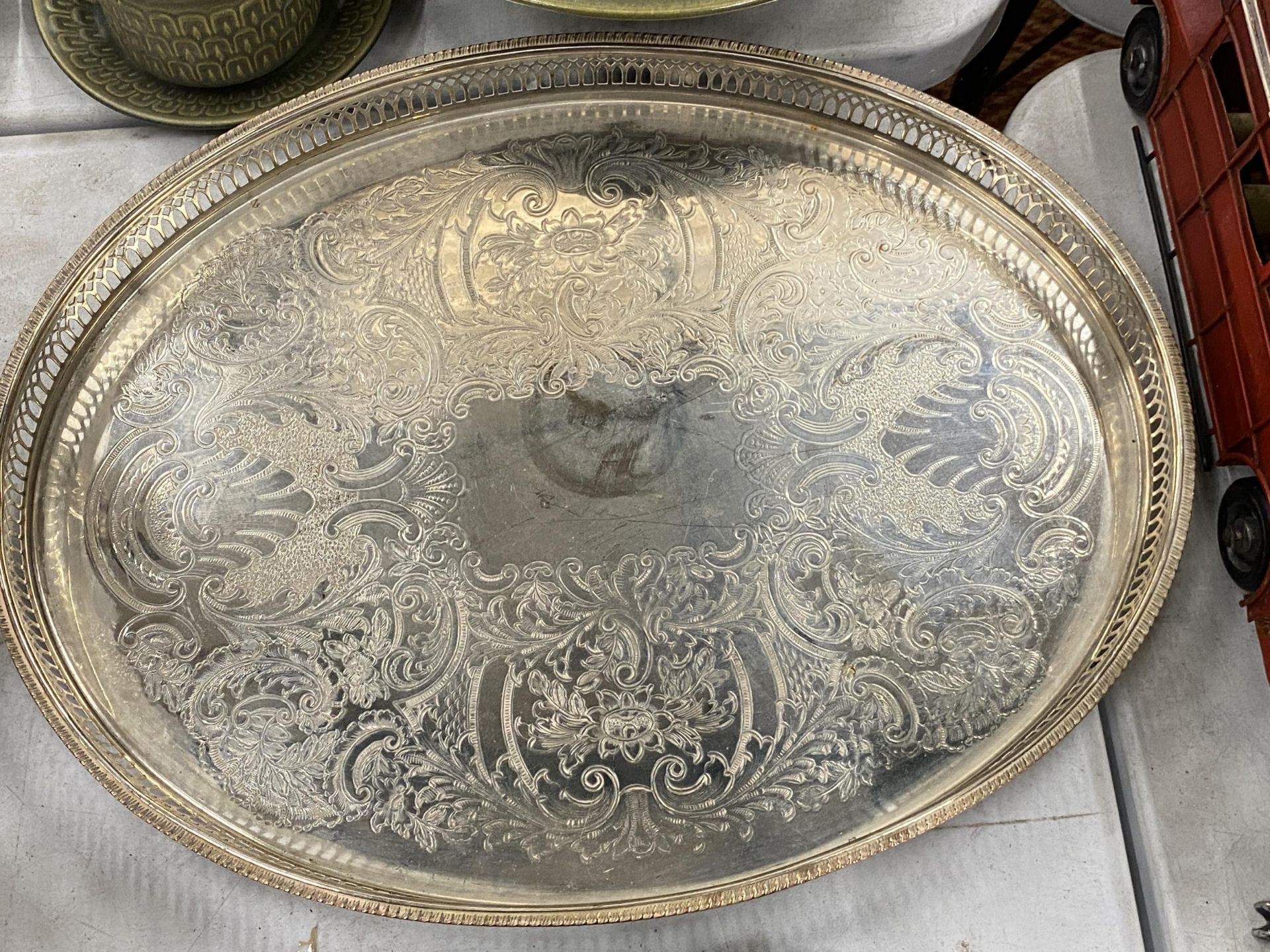 AN OVAL SILVER PLATED GALLERIED TRAY AND A COLUMBIAN HAND PAINTED BOX - Image 2 of 5