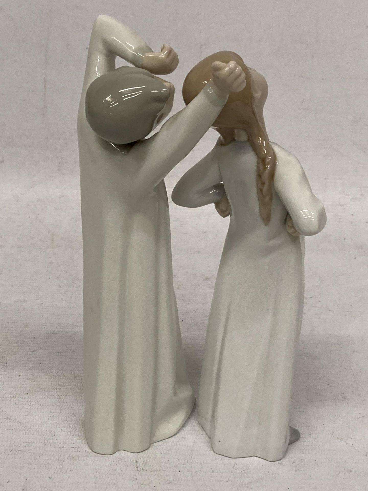 TWO FIGURES OF A GIRL AND BOY - ONE LLADRO, ONE NAO - Image 2 of 4