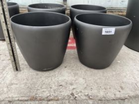 A SET OF FOUR LOW MODERN FIBRE GLASS LECHUZA PLANTERS