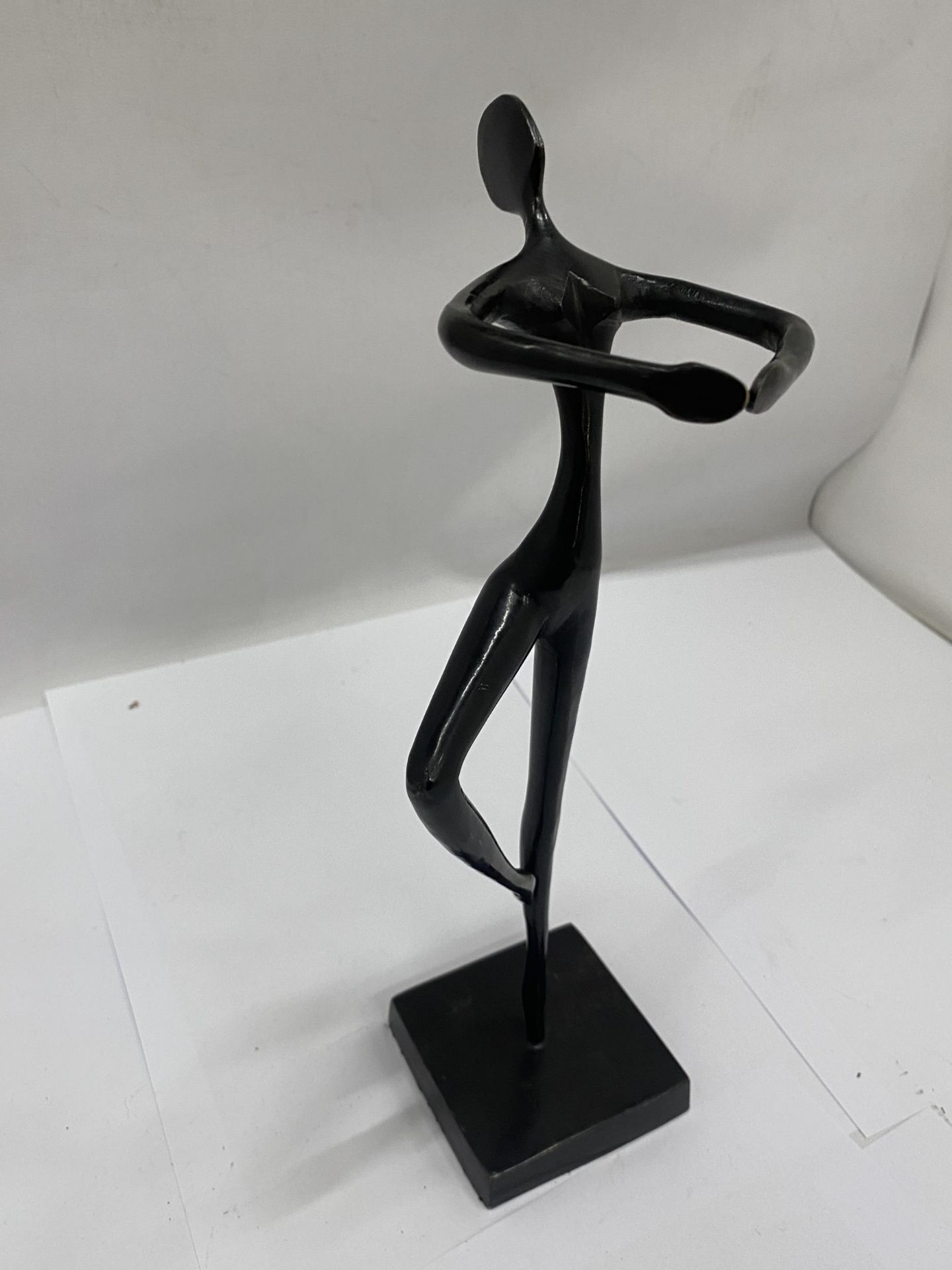 A BRONZE MATCHSTICK MAN FIGURE, HEIGHT 28CM