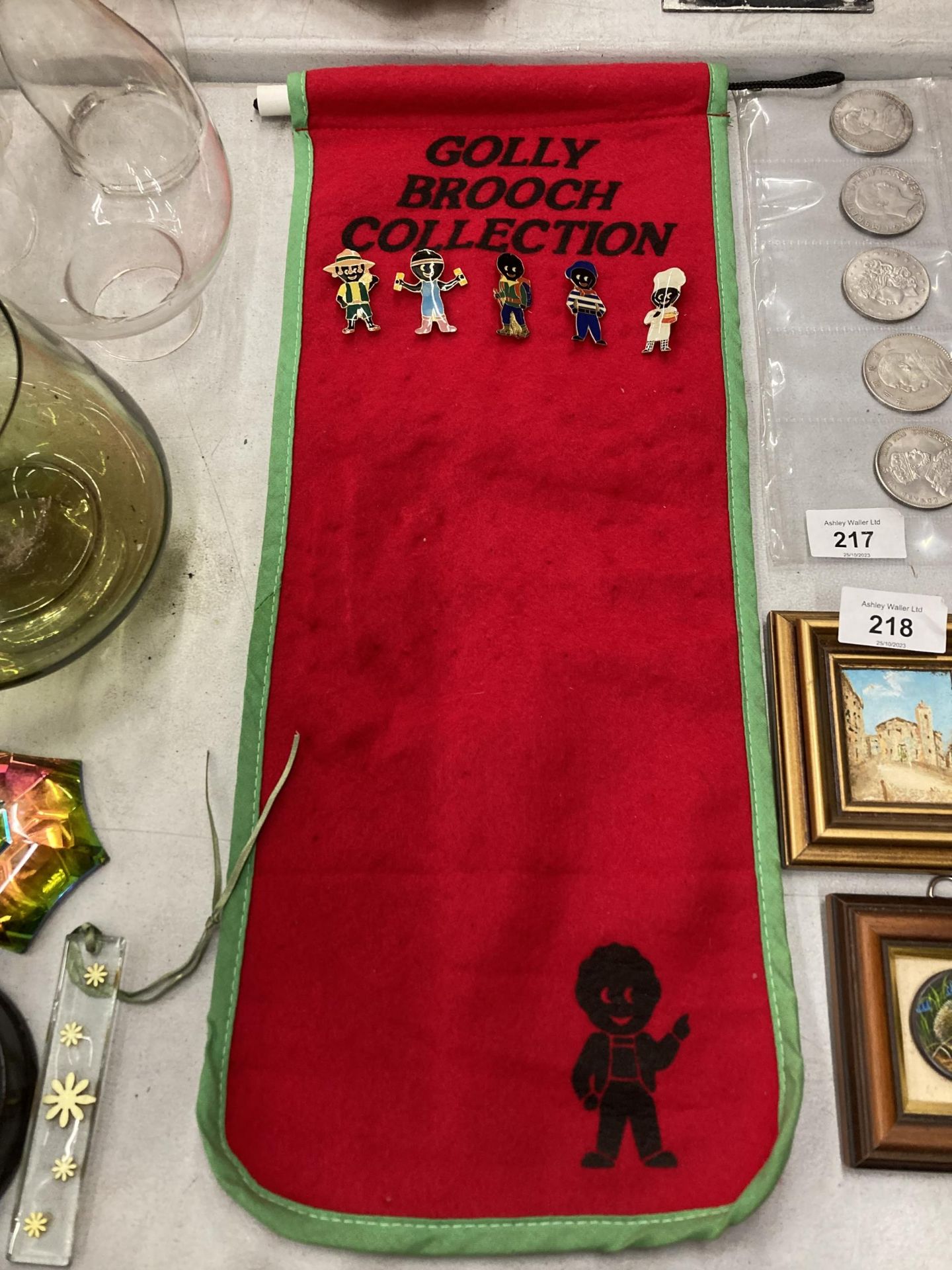 FIVE ROBERTSONS BADGES ON CLOTH DISPLAY