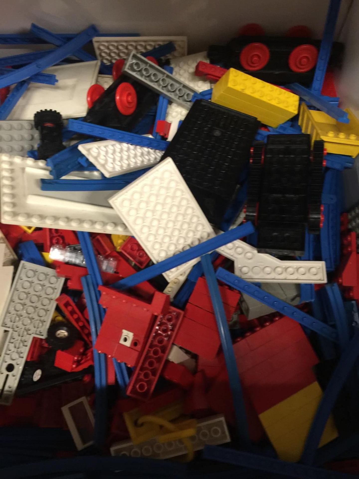 A QUANTITY OF LEGO PIECES - Image 2 of 3