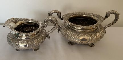 A WILLIAM IV 1833 HALLMARKED DUBLIN SILVER TWIN HANDLED SUGAR BOWL AND CREAM JUG, MAKER RICHARD