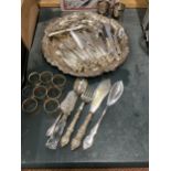 A MIXED LOT OF SILVER PLATED ITEMS TO INCLUDE MOTHER OF PEARL HANDLED FLATWARR, SILVER PLATED TRAY
