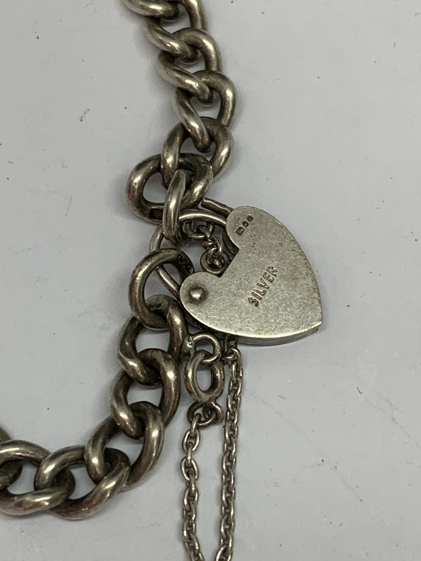 A SILVER PADLOCK WRIST CHAIN - Image 2 of 3