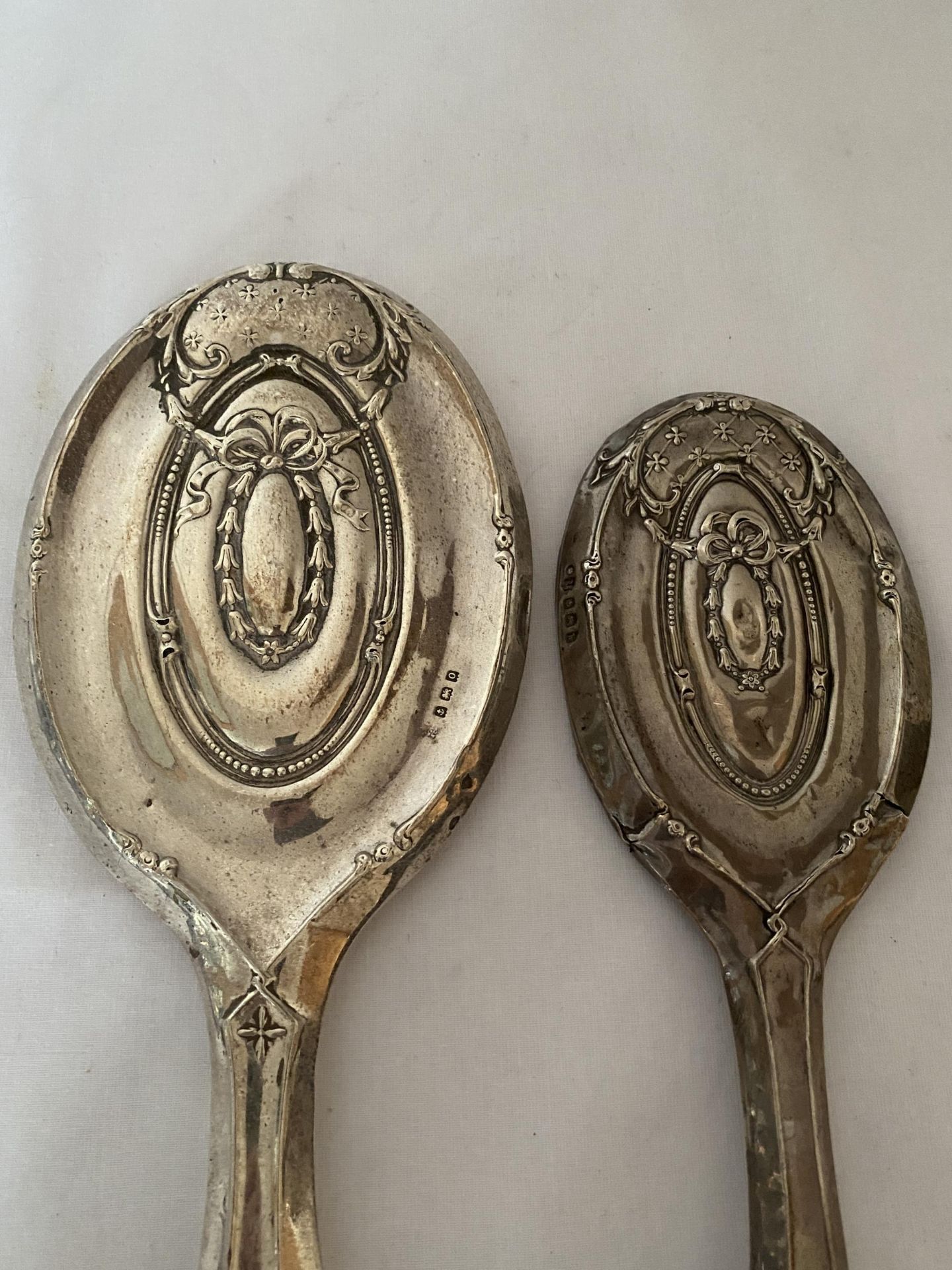 TWO HALLMARKED BIRMINGHAM SILVER BACKED HAND MIRRORS, EARLIEST DATING TO 1913 - Image 4 of 18