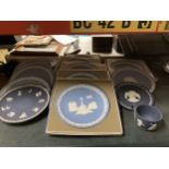 A COLLECTION OF WEDGWOOD JASPERWARE PLATES TO INCLUDE BOXED EXAMPLES, NAVY OLYMPIC GAMES PLATE ETC