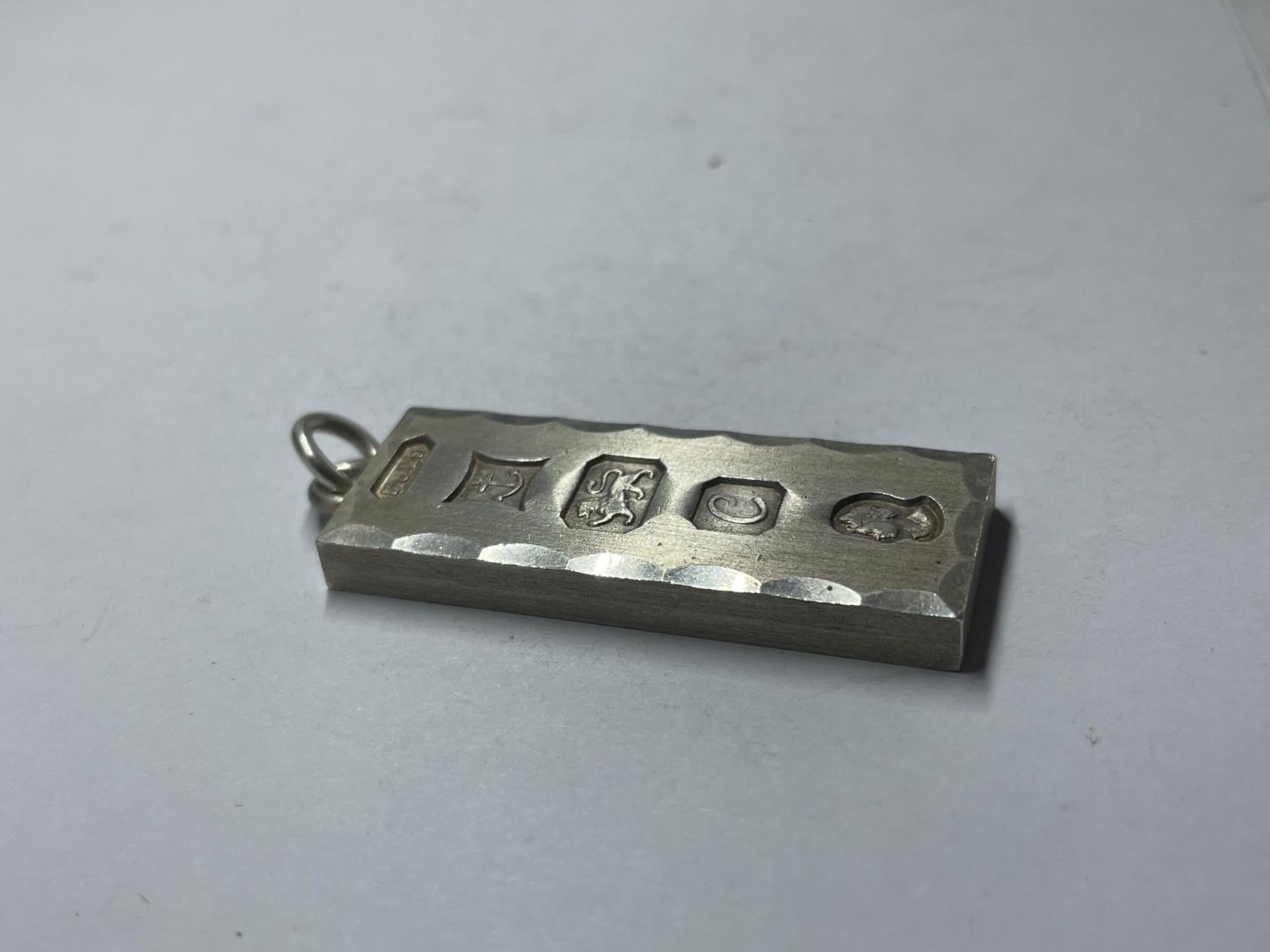 A HALLMARKED BIRMINGHAM SILVER INGOT WEIGHT 30 GRAMS - Image 3 of 3