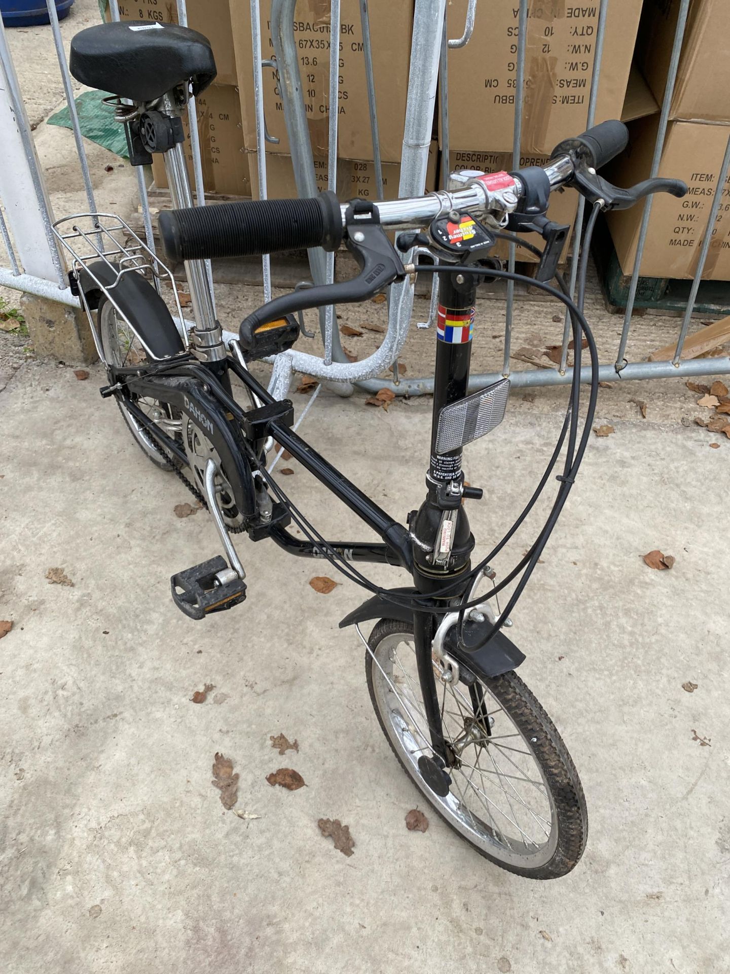 A DAHON FOLDING BICYCLE - Image 3 of 3