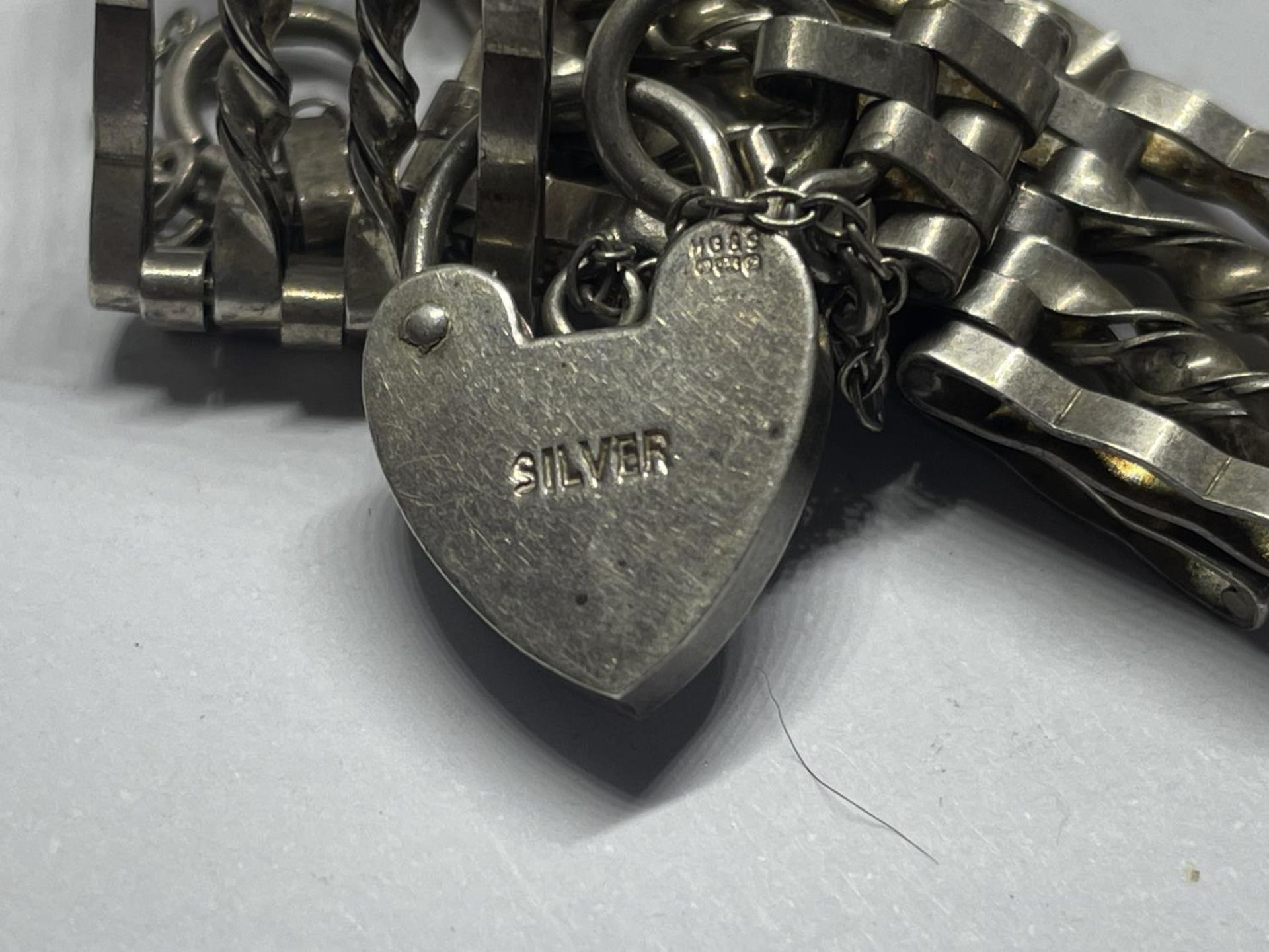 A MARKED SILVER FOUR BAR GATE BRACELET WITH HEART PADLOCK AND SAFETY CHAIN WEIGHT 15.2 GRAMS - Image 3 of 3